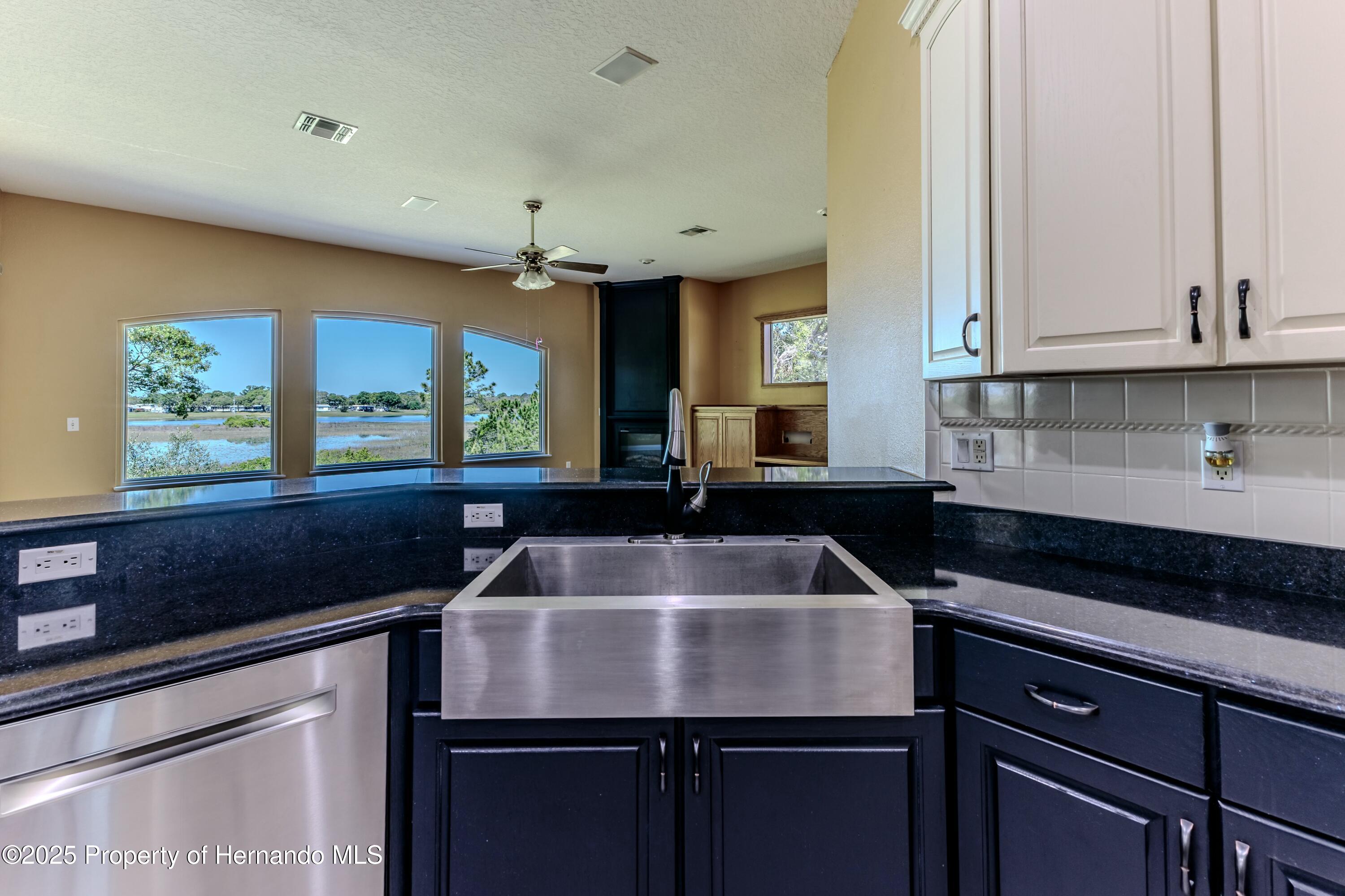 9641 Tooke Shore Drive, Weeki Wachee, Florida image 23
