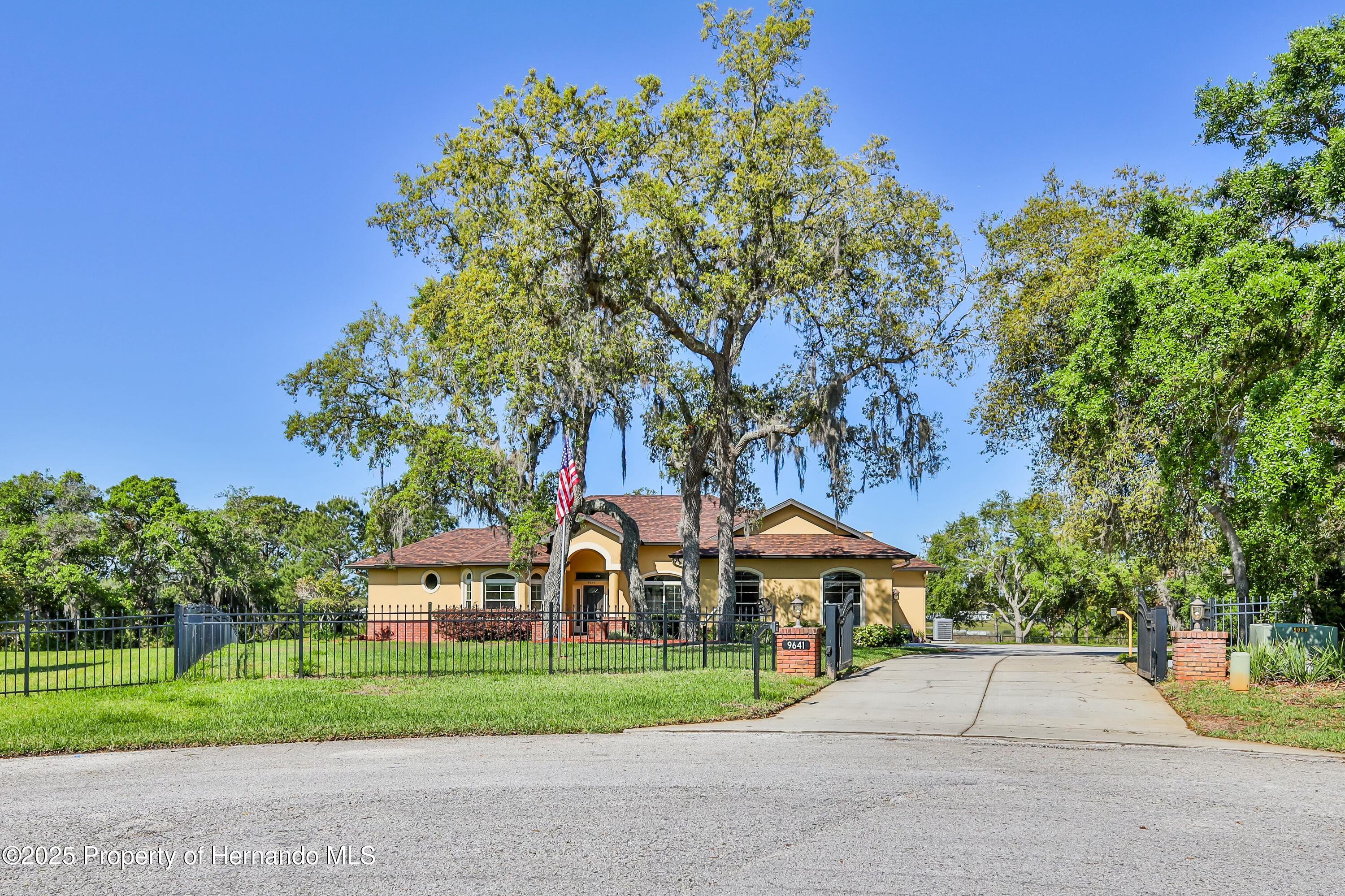 9641 Tooke Shore Drive, Weeki Wachee, Florida image 14