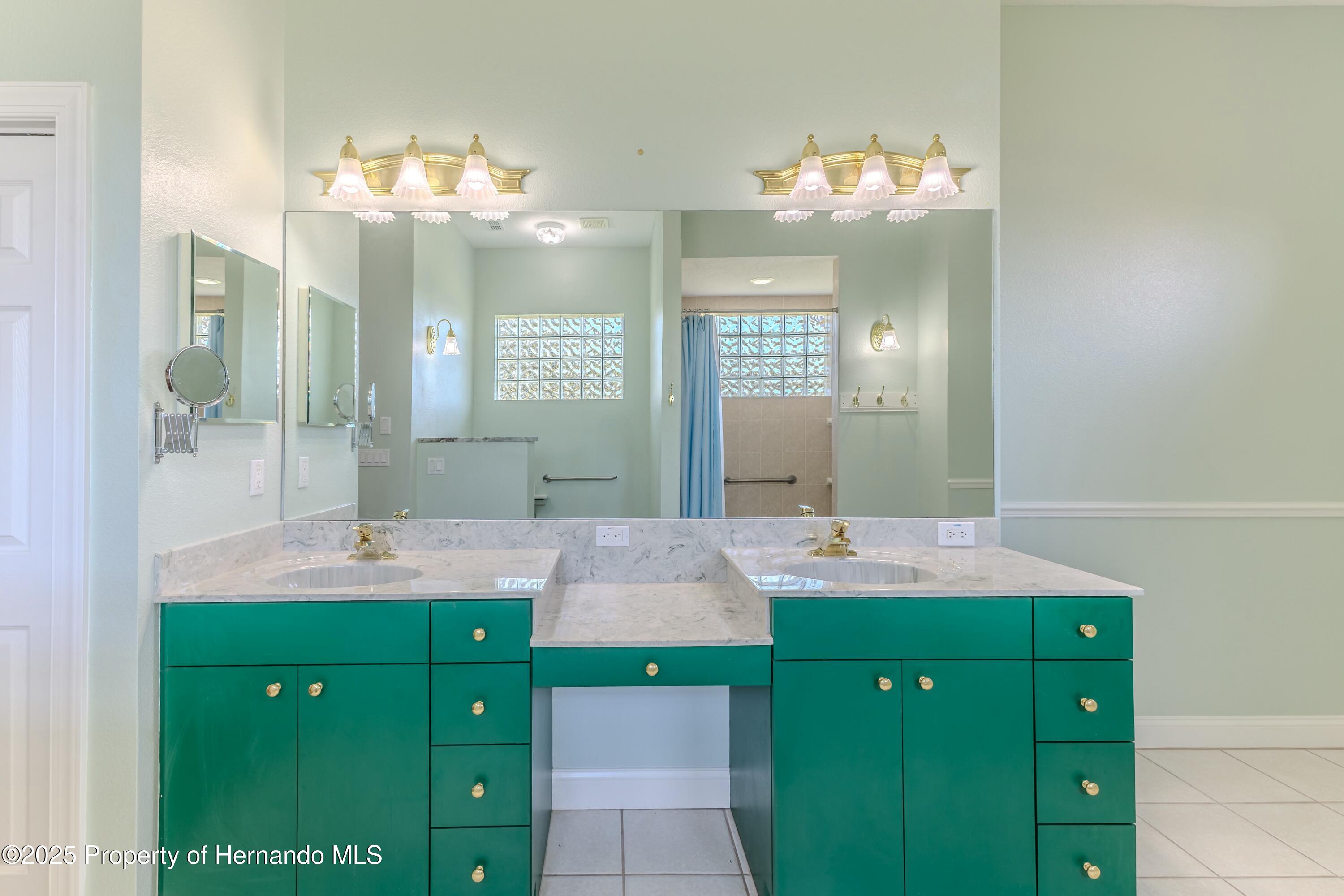 9641 Tooke Shore Drive, Weeki Wachee, Florida image 43