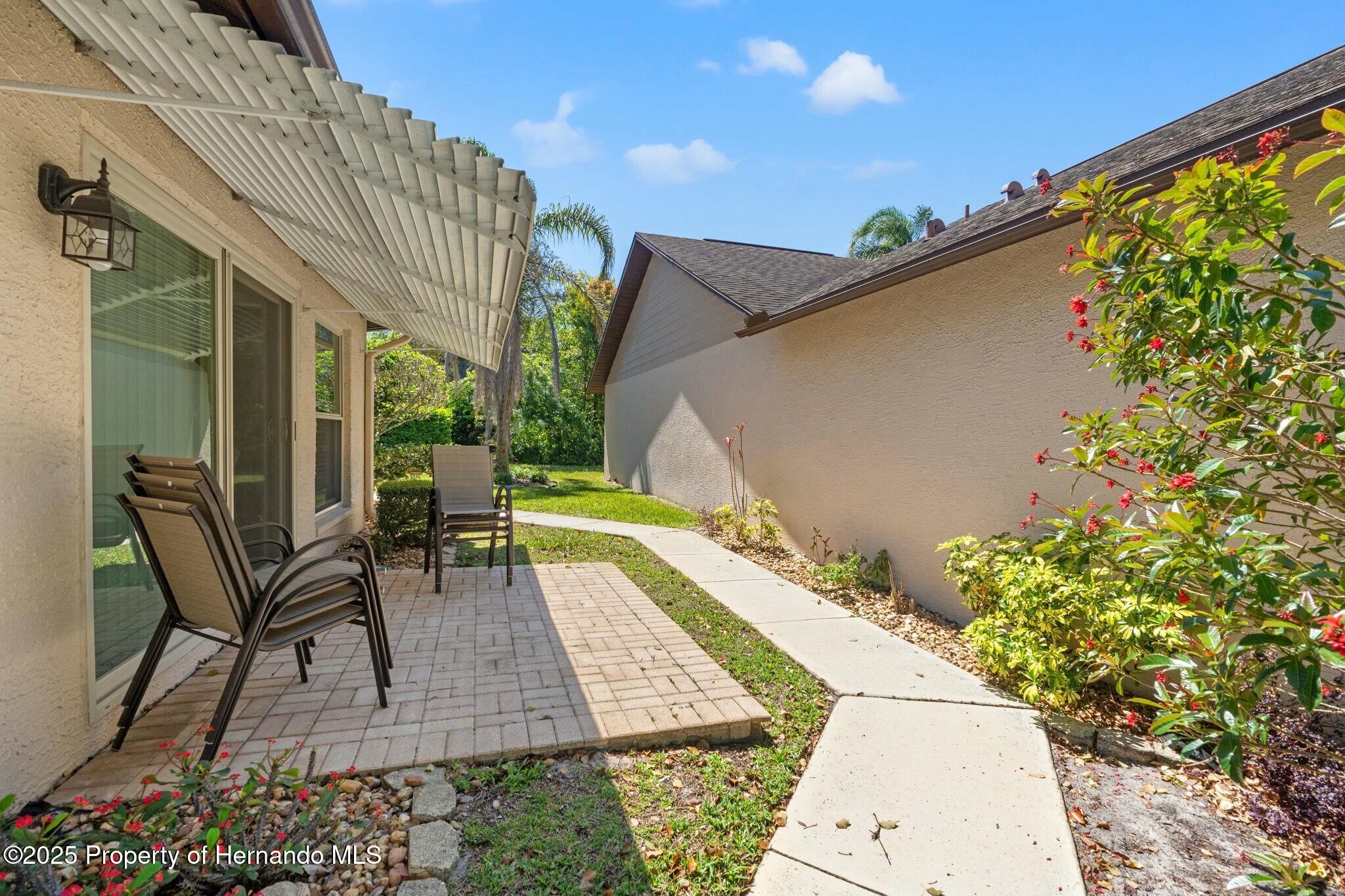 6735 Oak Cluster Circle, Spring Hill, Florida image 4