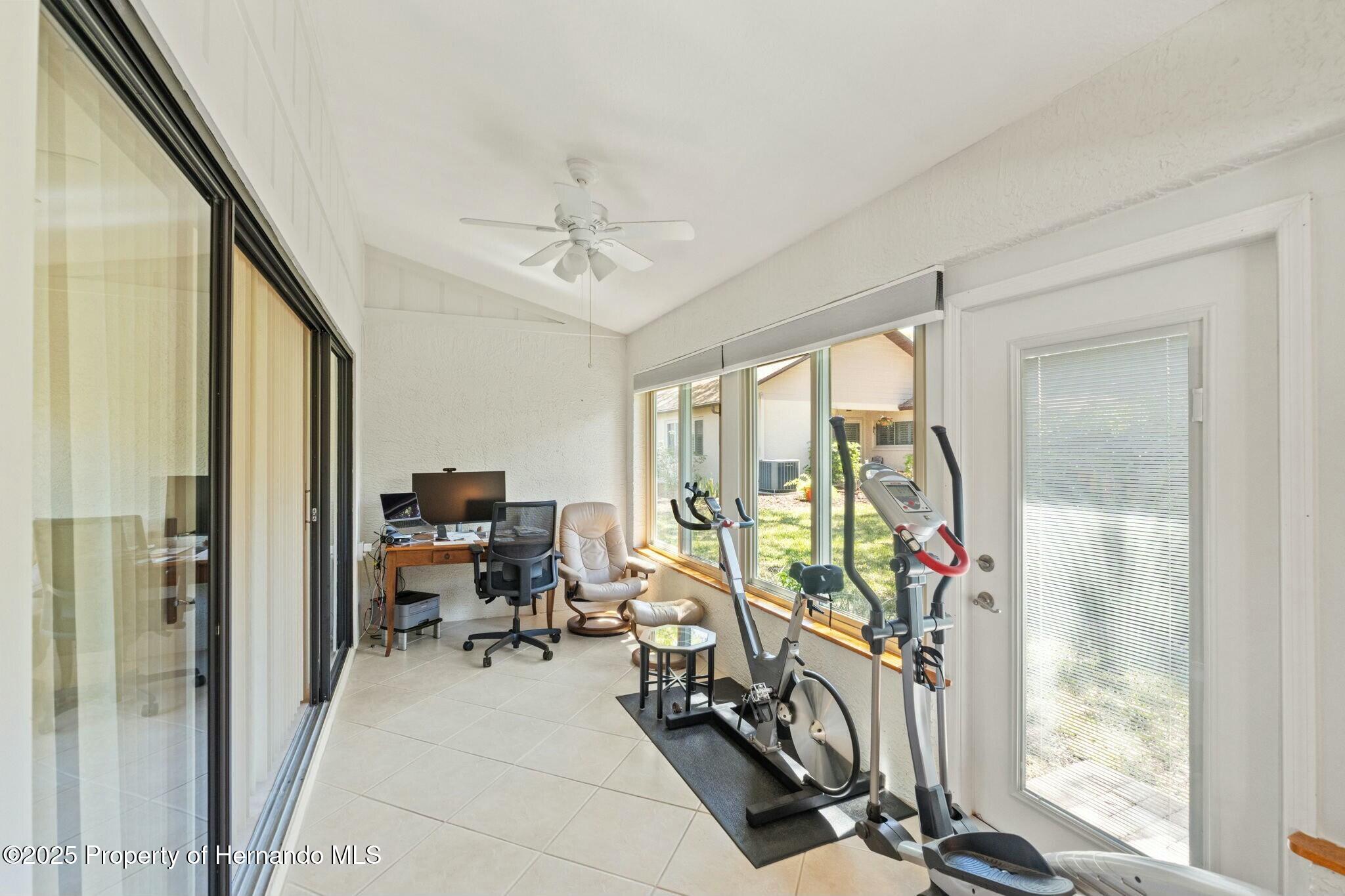 6735 Oak Cluster Circle, Spring Hill, Florida image 24