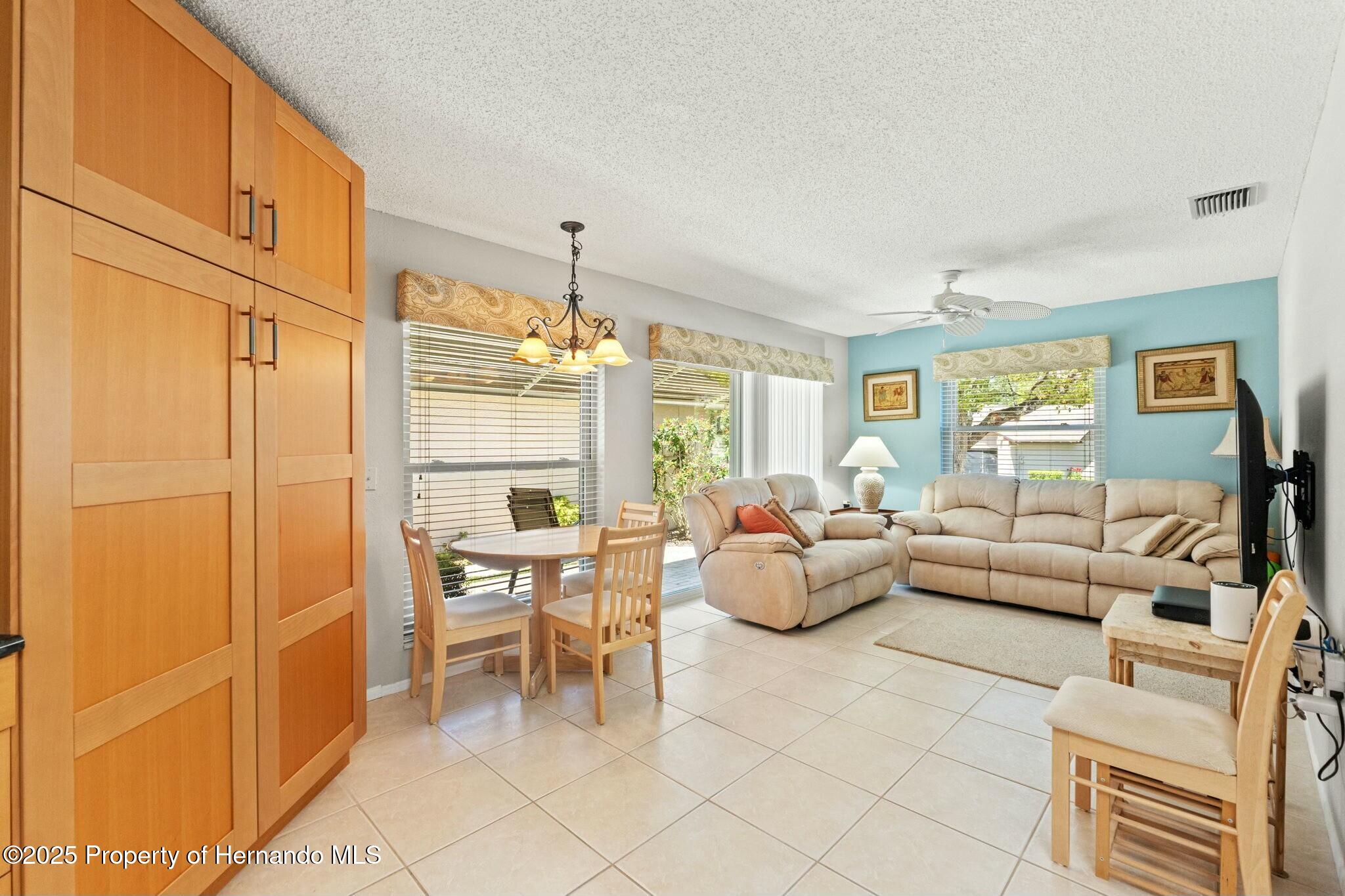 6735 Oak Cluster Circle, Spring Hill, Florida image 12
