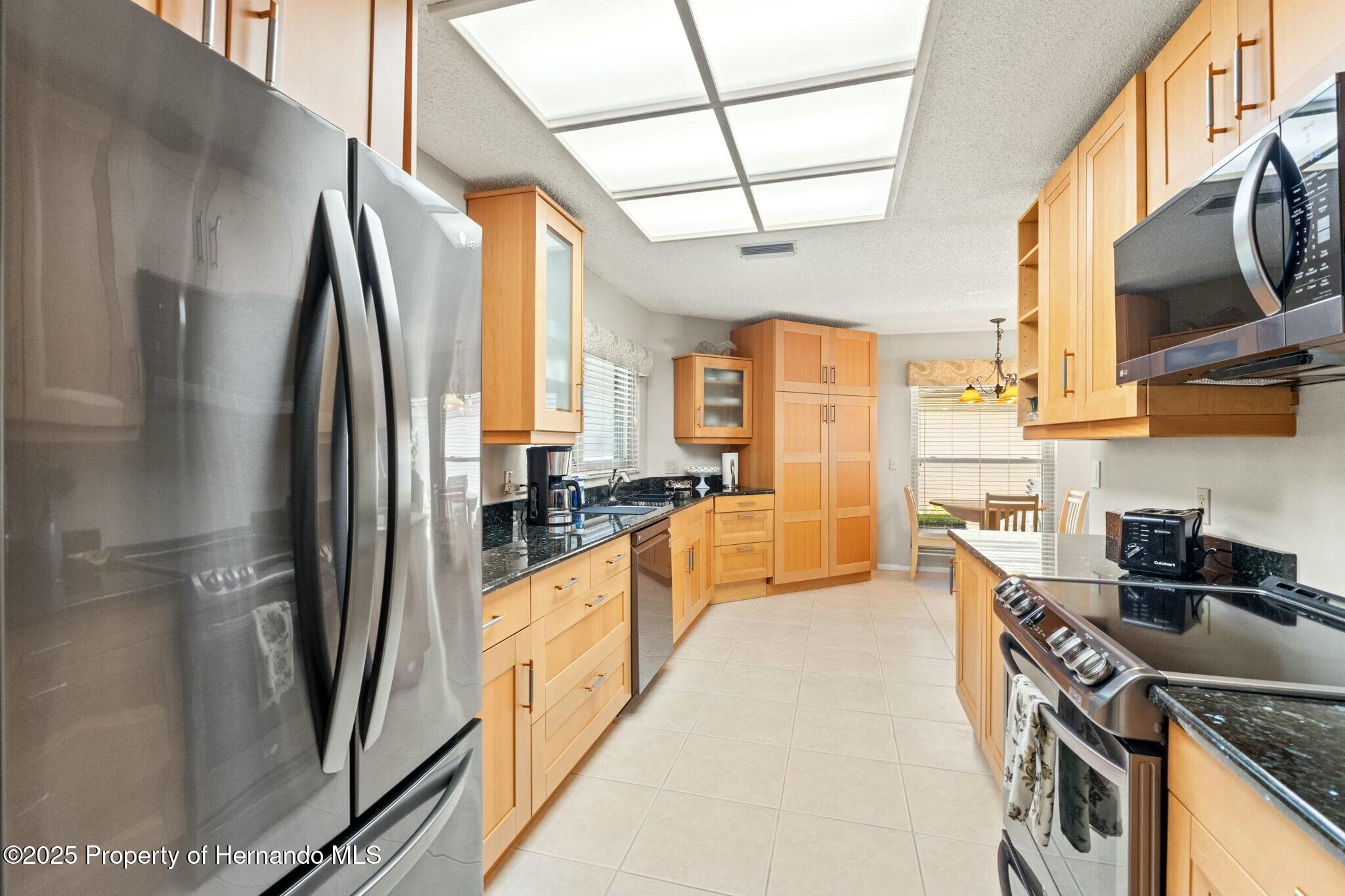6735 Oak Cluster Circle, Spring Hill, Florida image 10