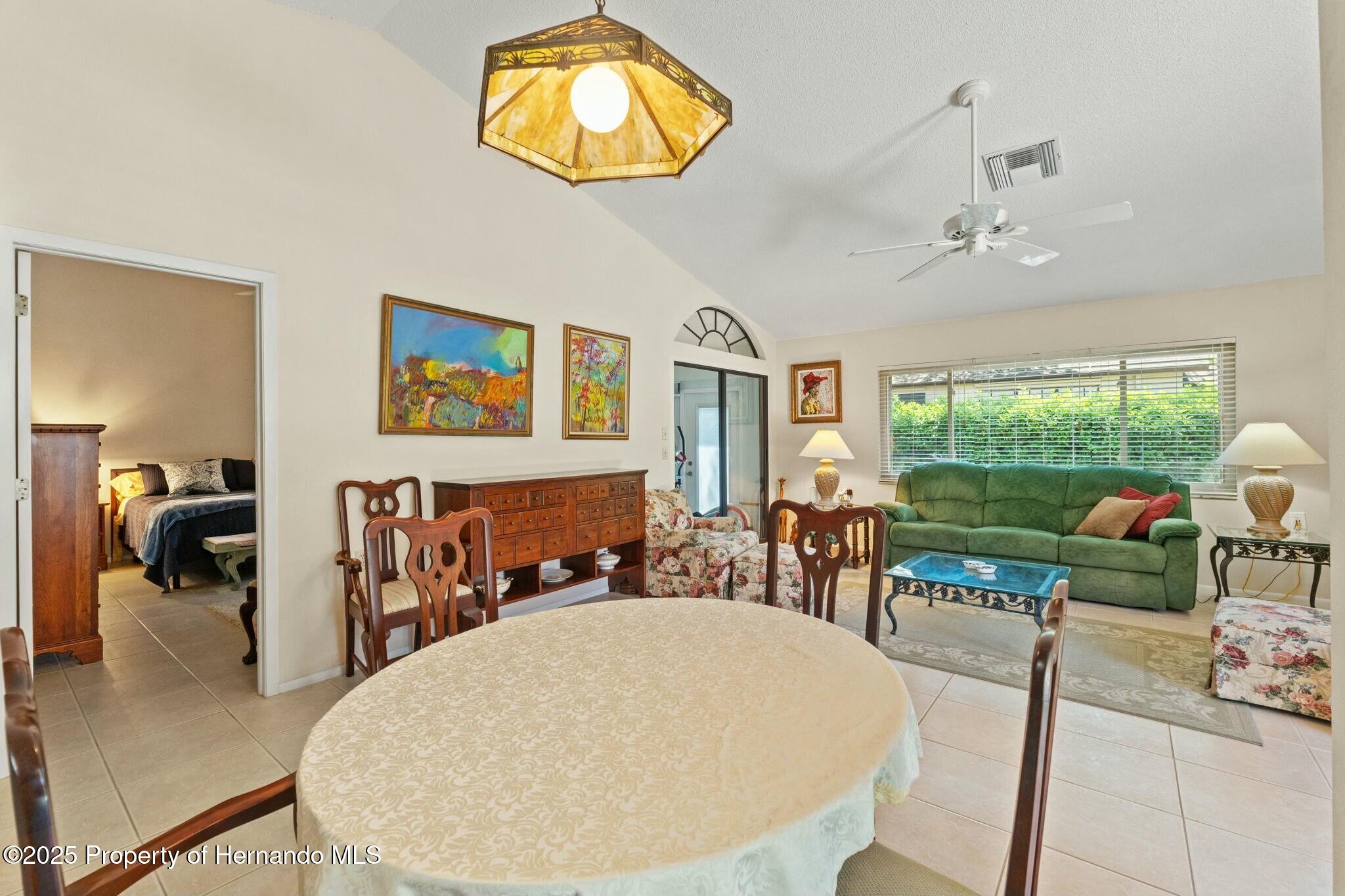 6735 Oak Cluster Circle, Spring Hill, Florida image 6