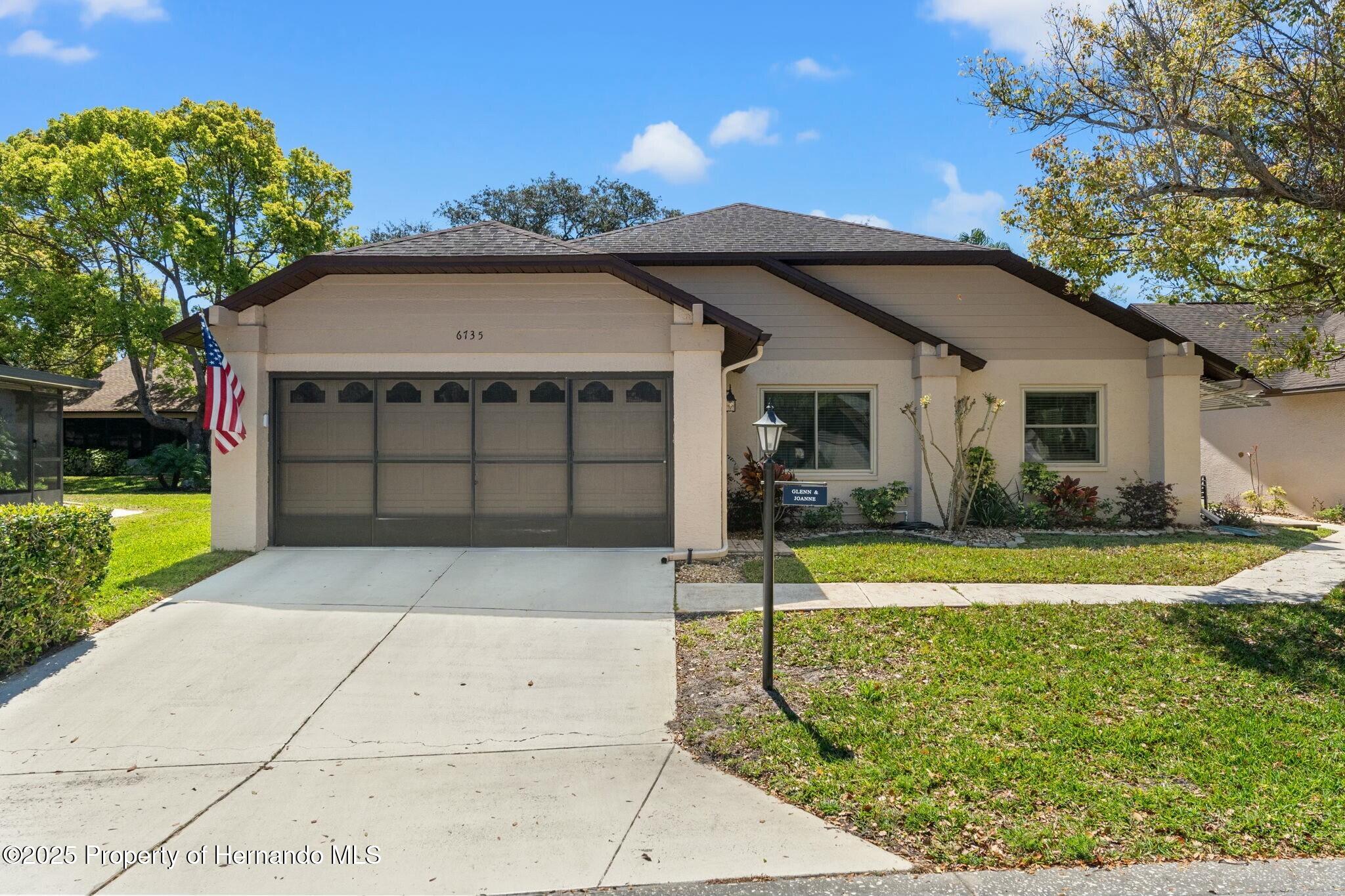 6735 Oak Cluster Circle, Spring Hill, Florida image 2