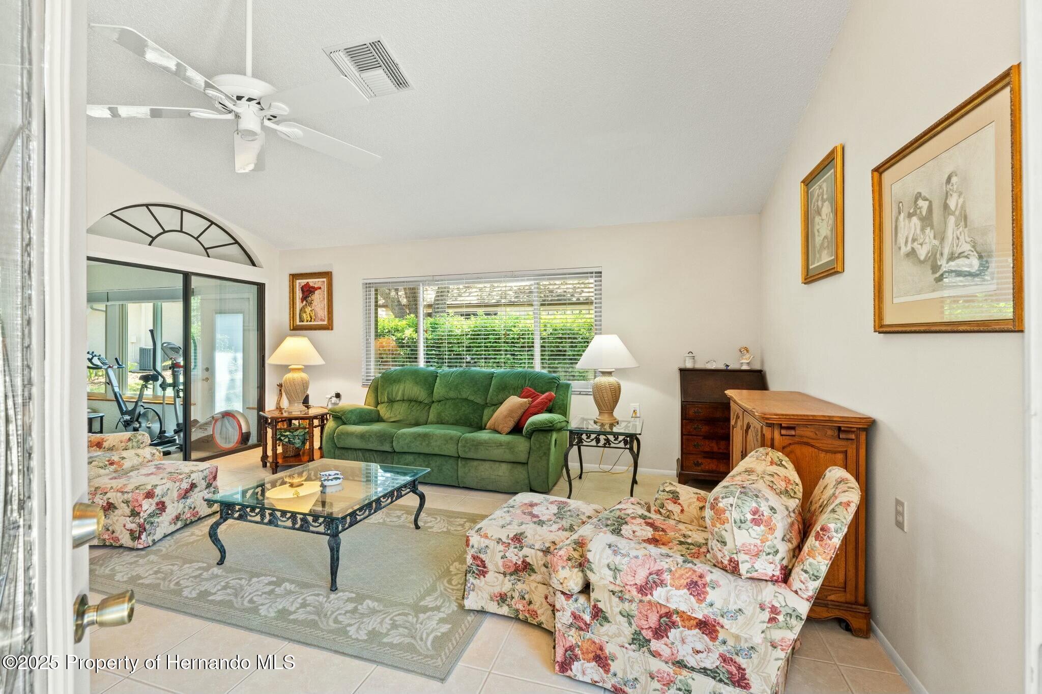 6735 Oak Cluster Circle, Spring Hill, Florida image 5