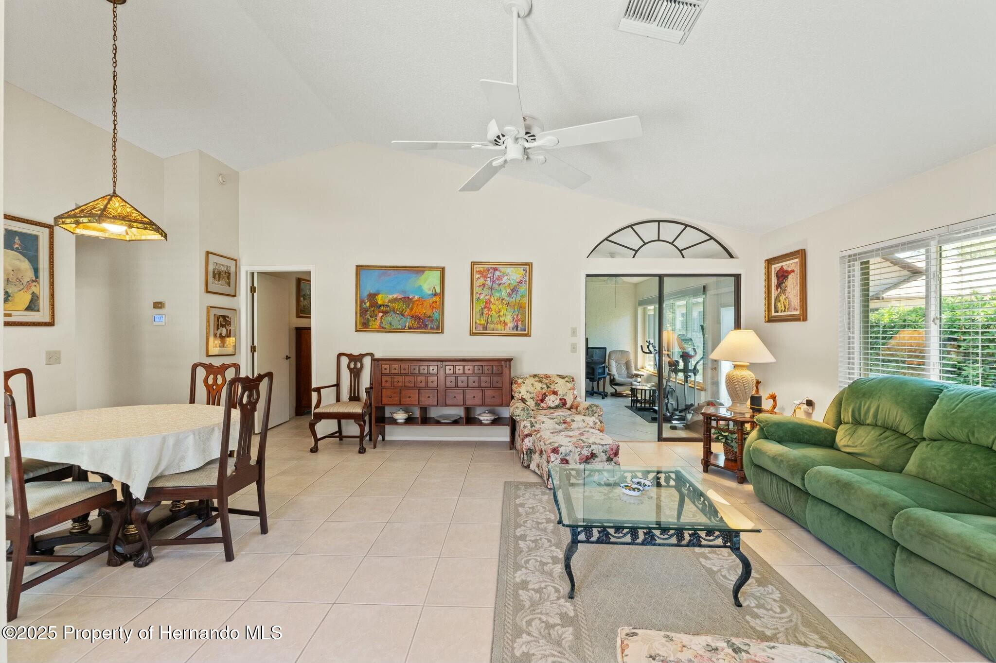 6735 Oak Cluster Circle, Spring Hill, Florida image 7
