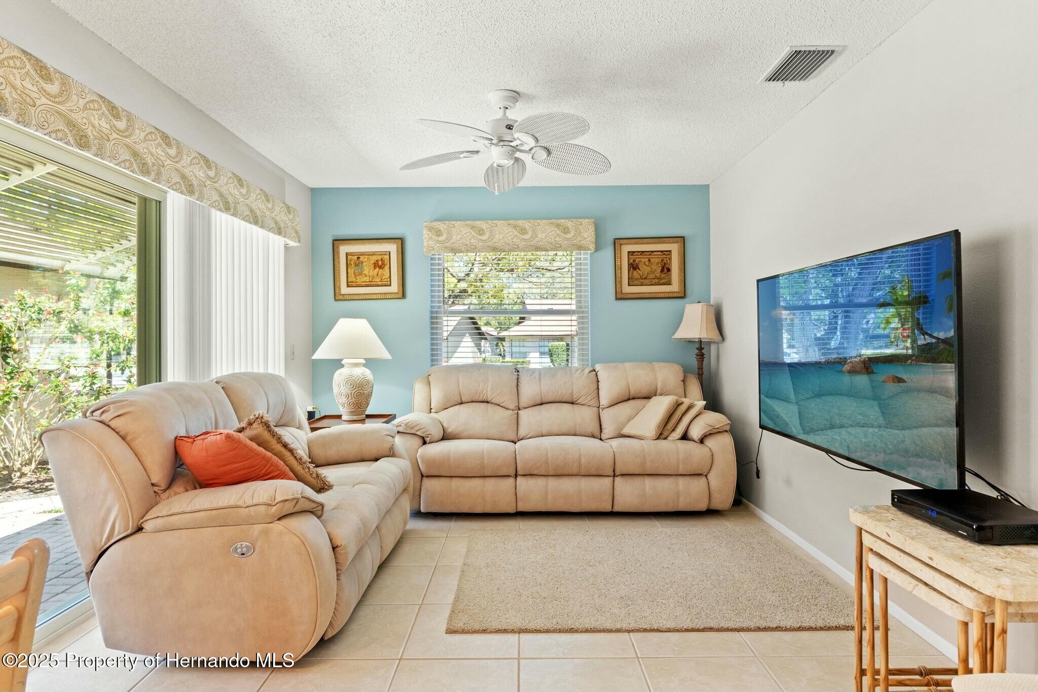 6735 Oak Cluster Circle, Spring Hill, Florida image 13