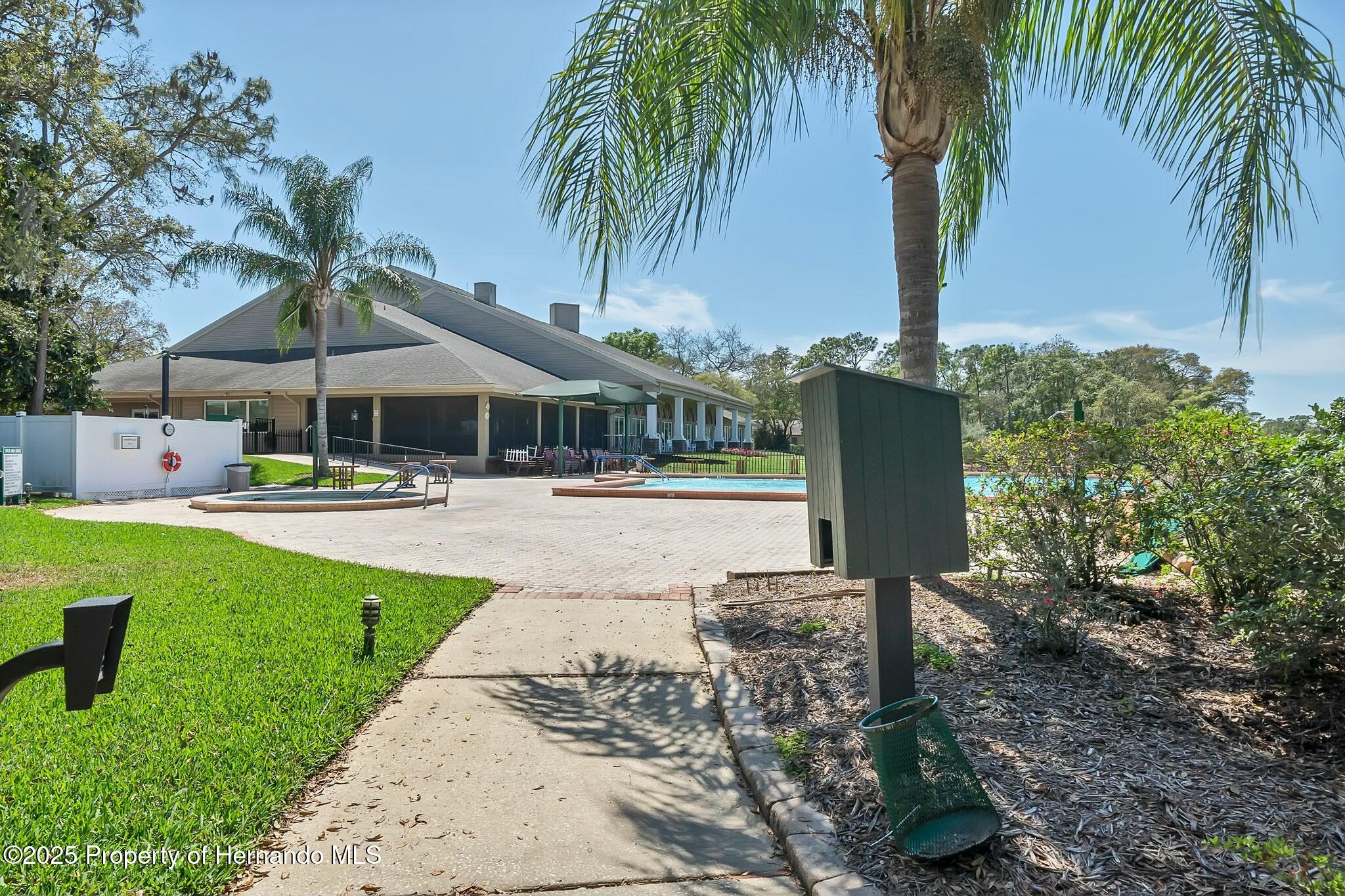 6735 Oak Cluster Circle, Spring Hill, Florida image 38