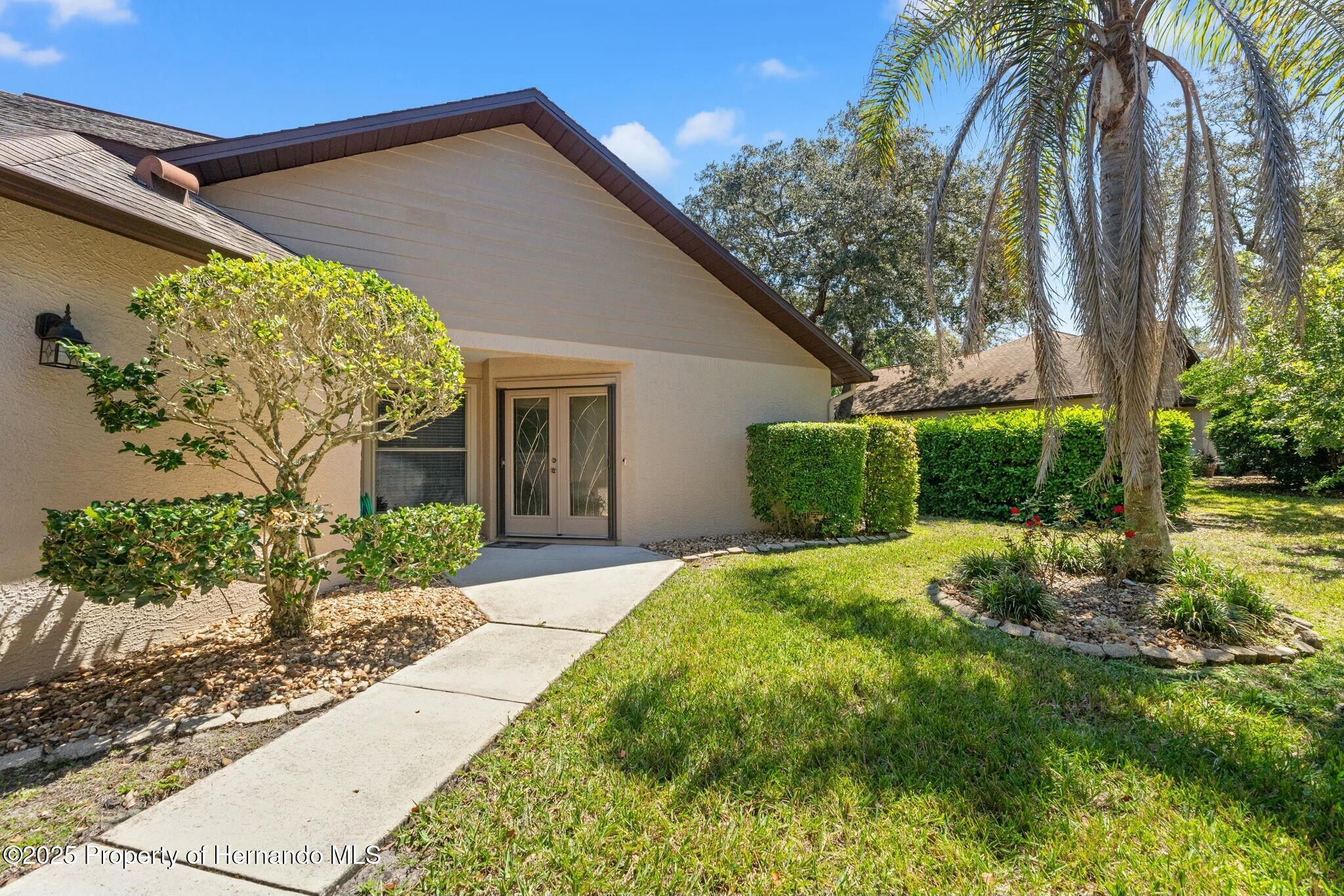 6735 Oak Cluster Circle, Spring Hill, Florida image 3