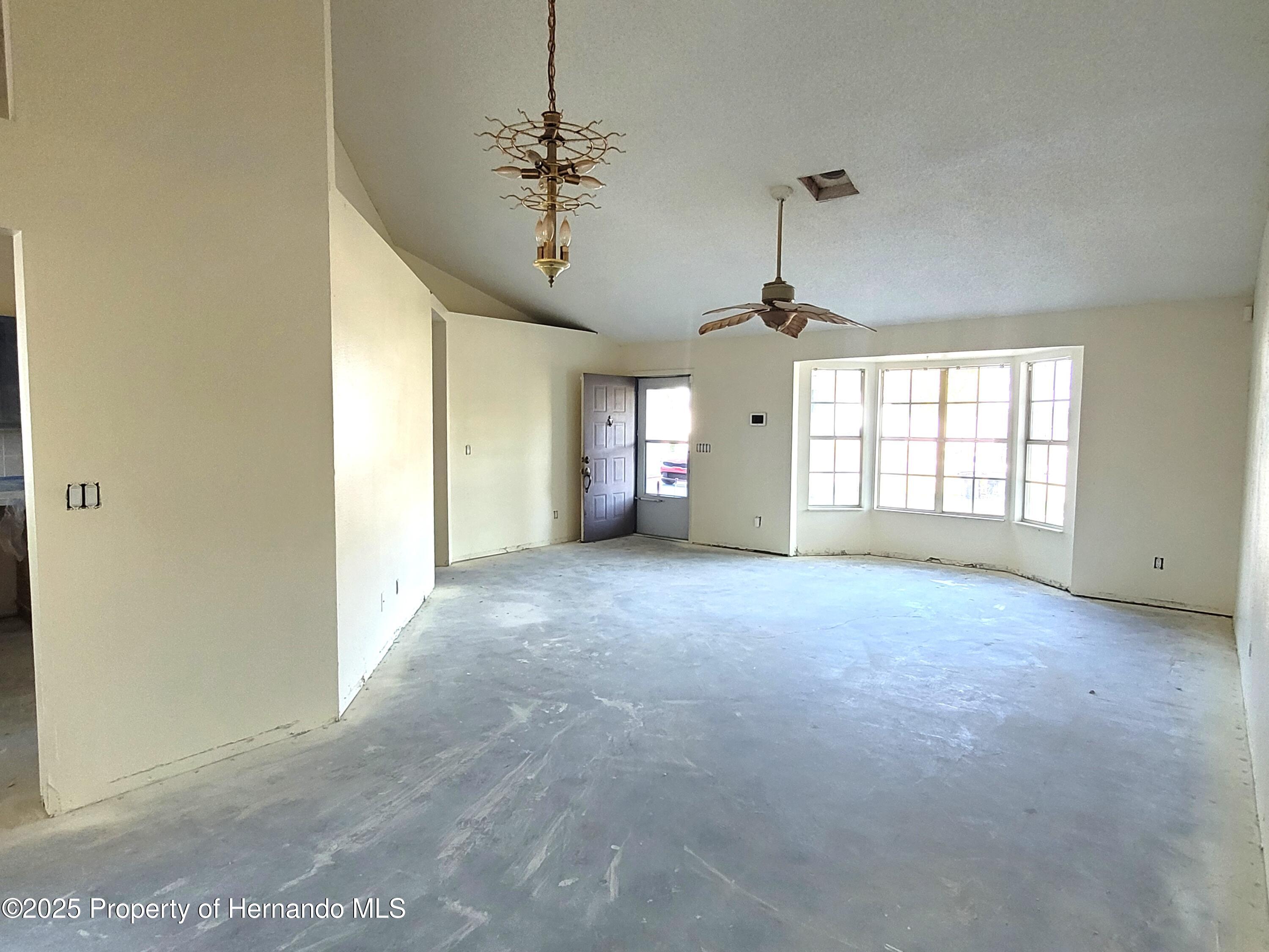 10444 Fordham Street, Spring Hill, Florida image 6