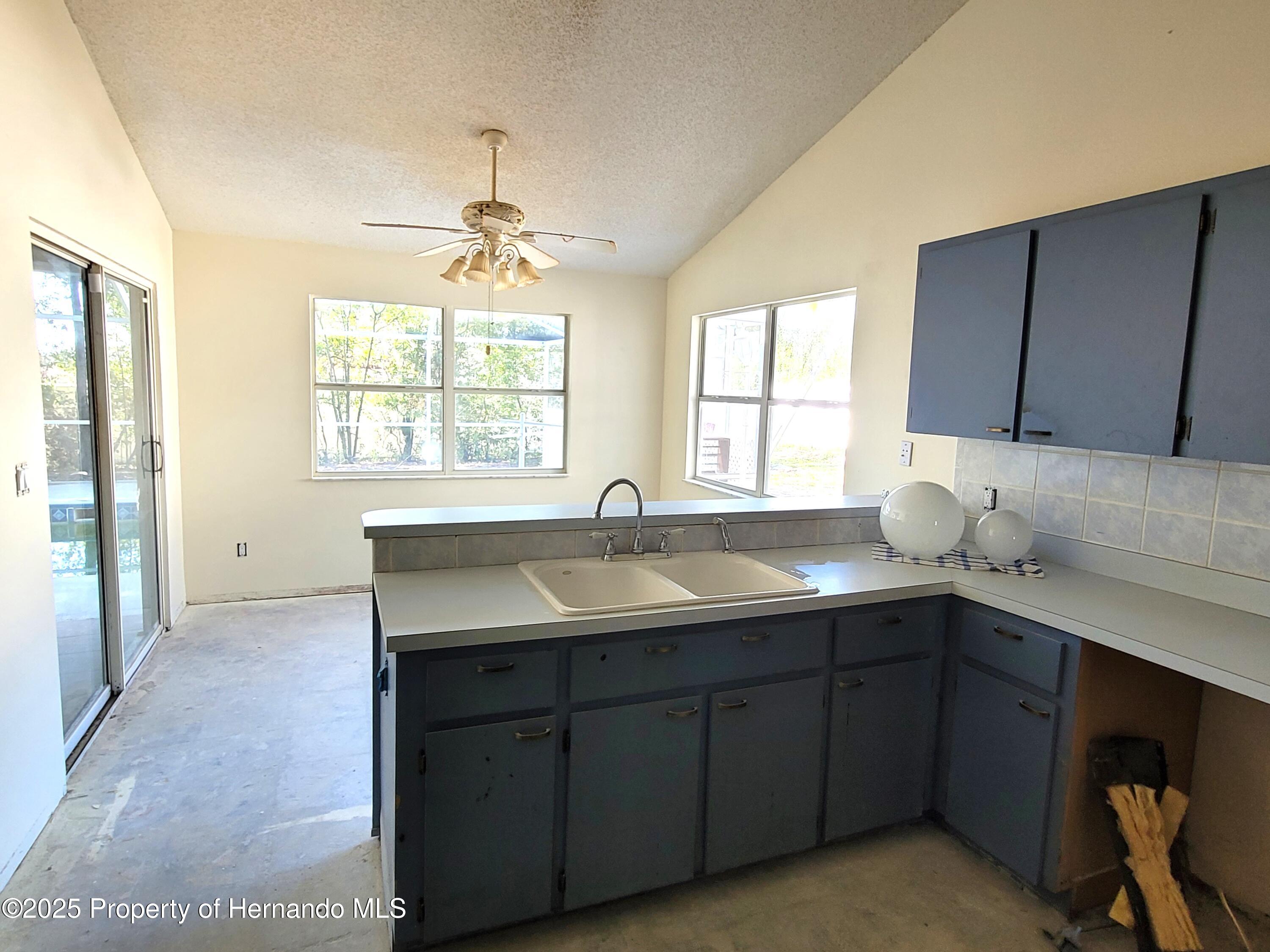 10444 Fordham Street, Spring Hill, Florida image 9
