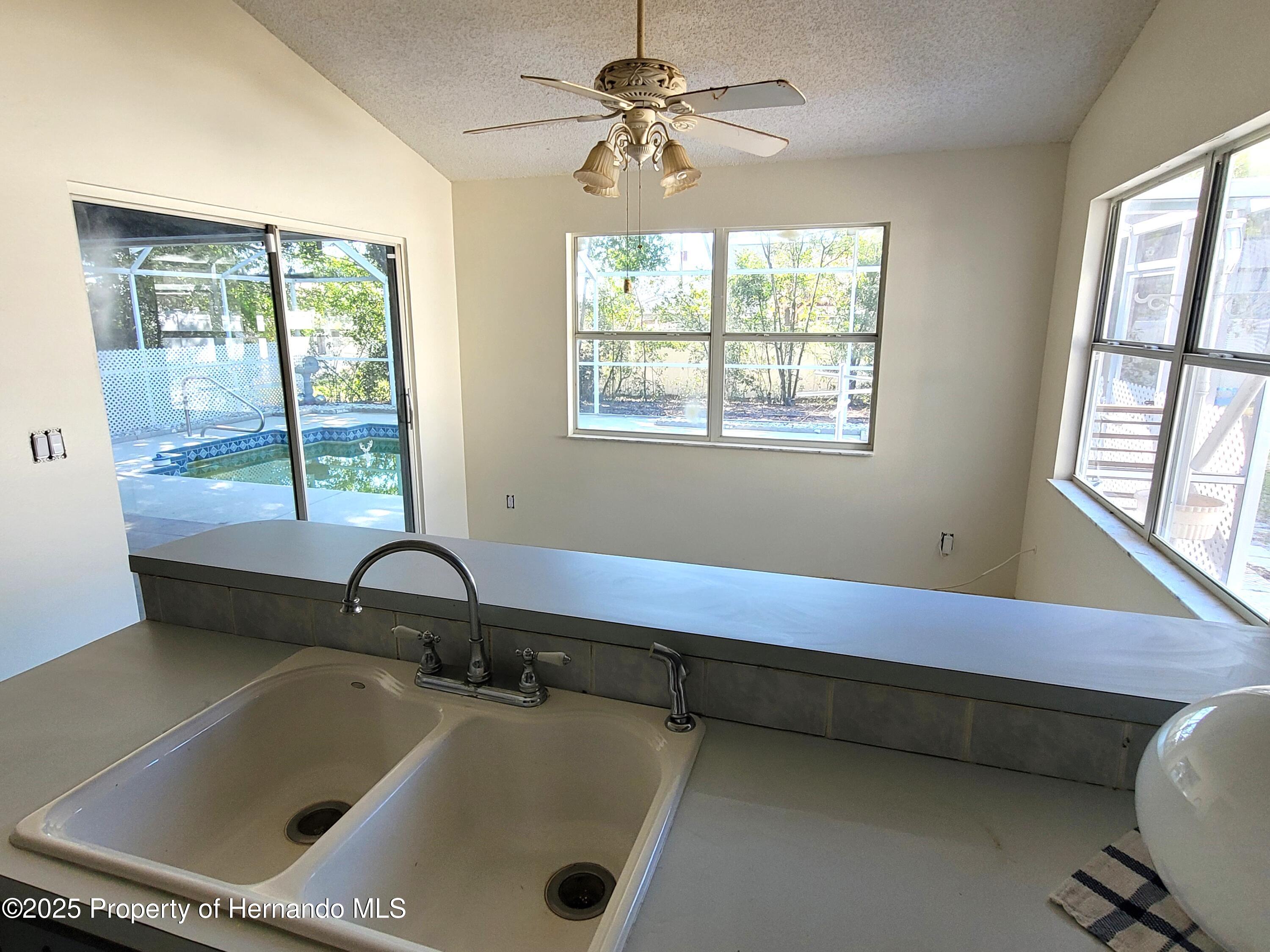 10444 Fordham Street, Spring Hill, Florida image 10