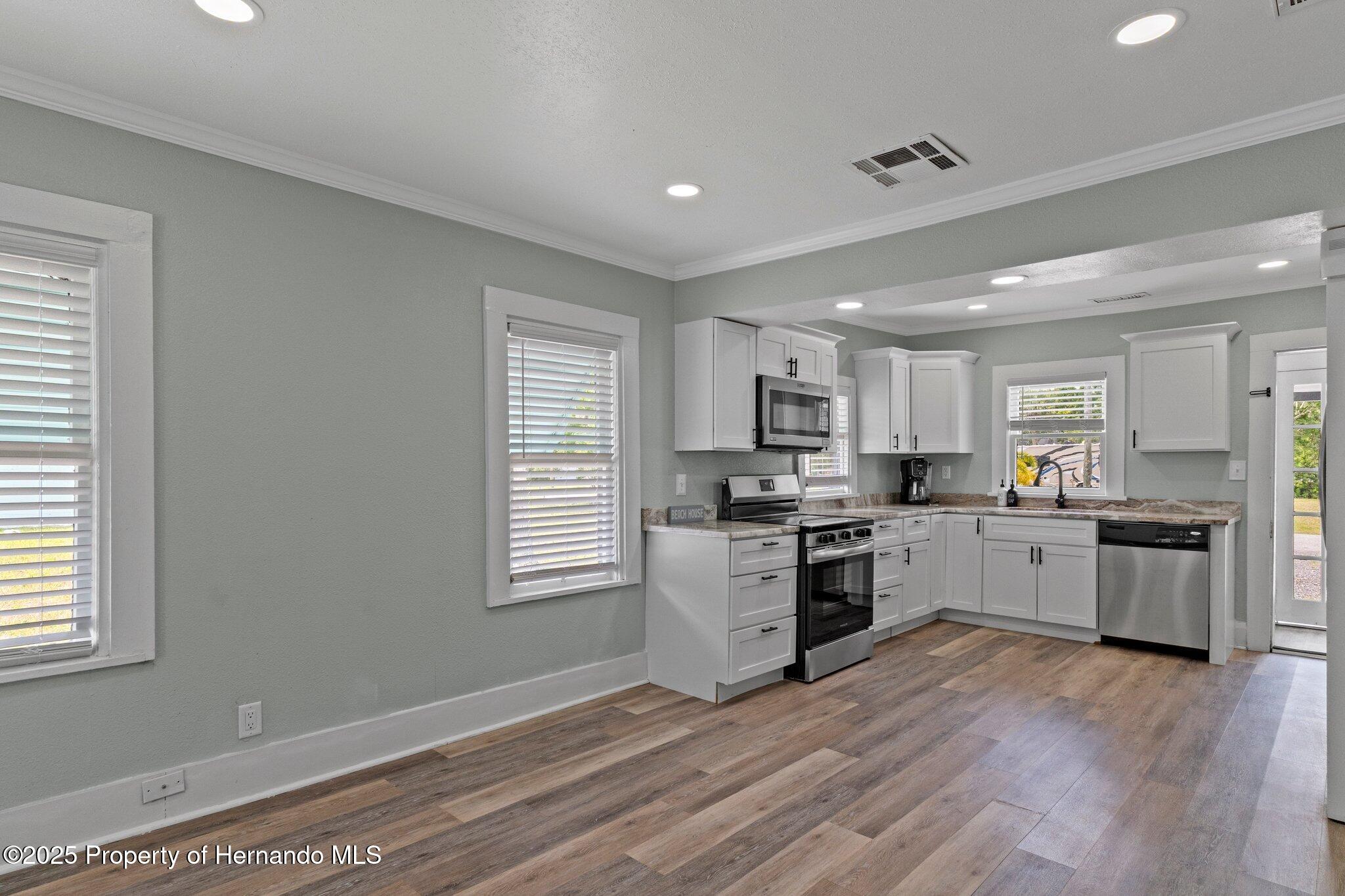 7252 Coventry Court, Weeki Wachee, Florida image 19