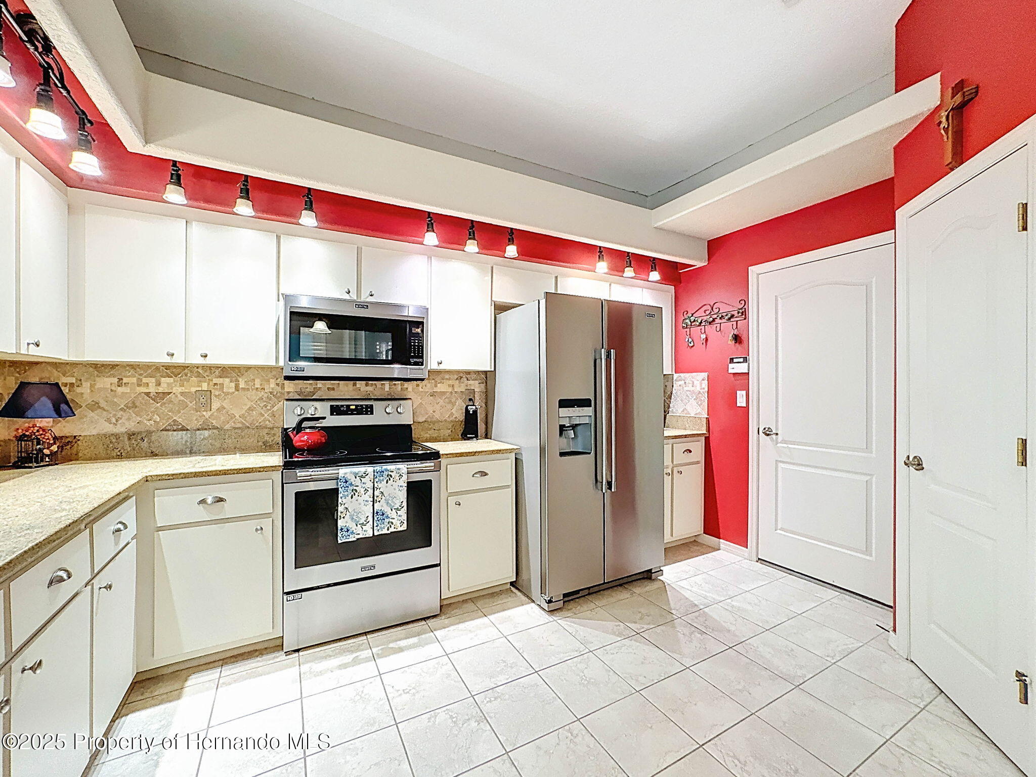 11053 Frigate Bird Avenue, Weeki Wachee, Florida image 11