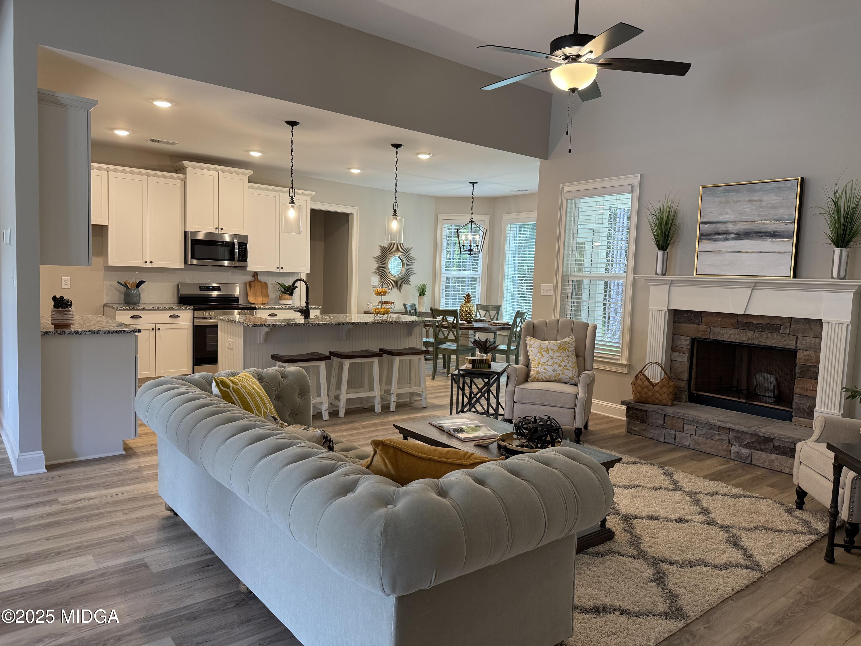 916 Traveler Lane