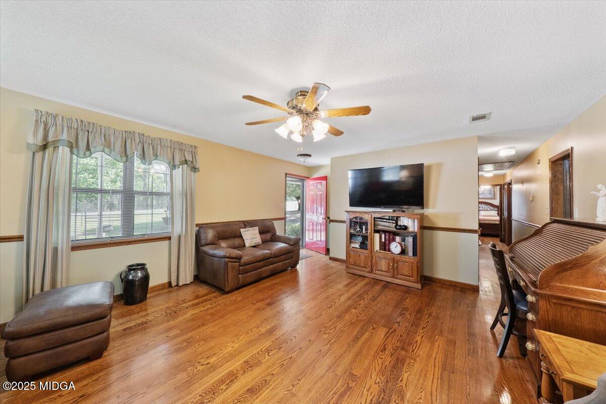 1461 Old Highway 341 W
