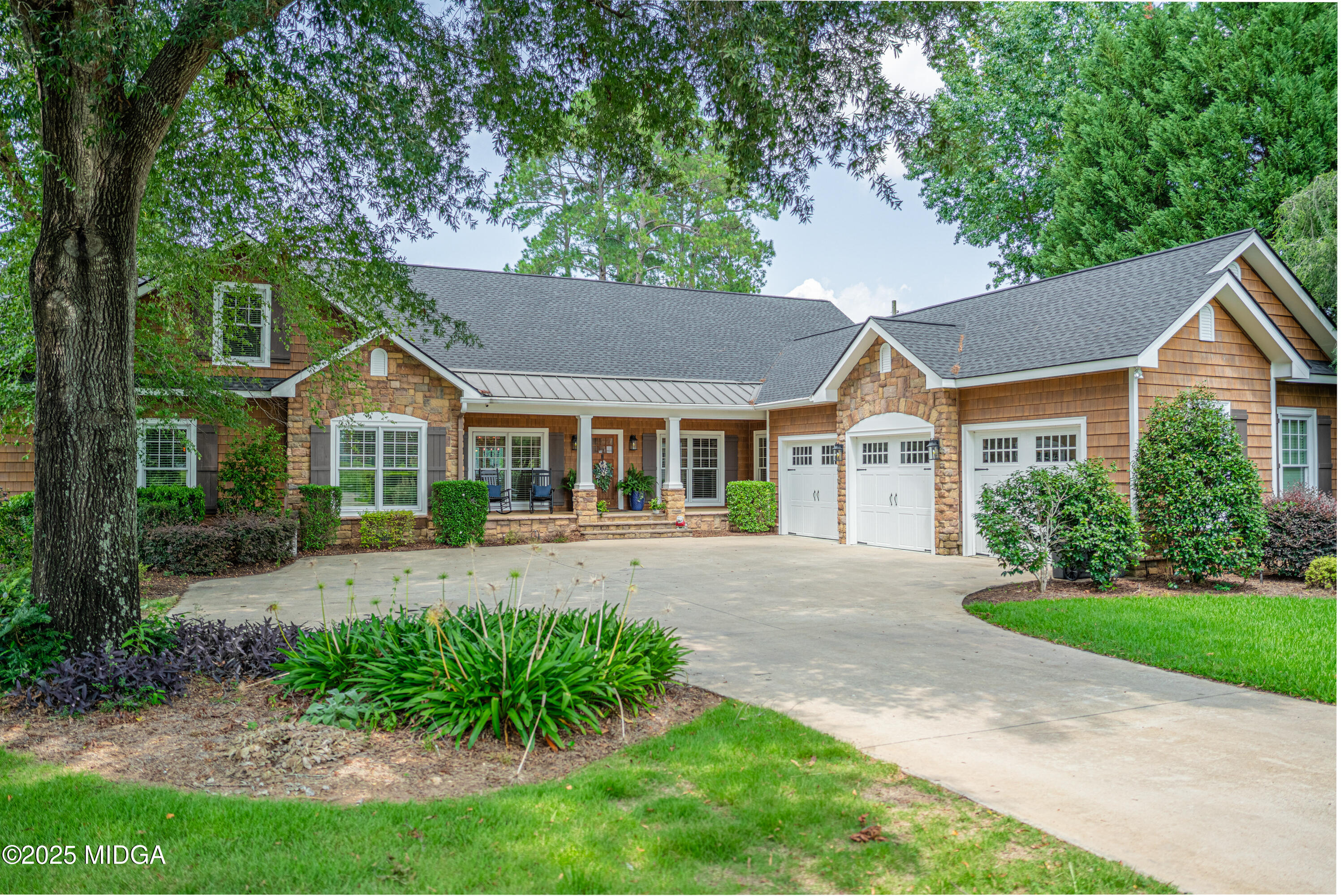 245 Lakeshore Circle NE