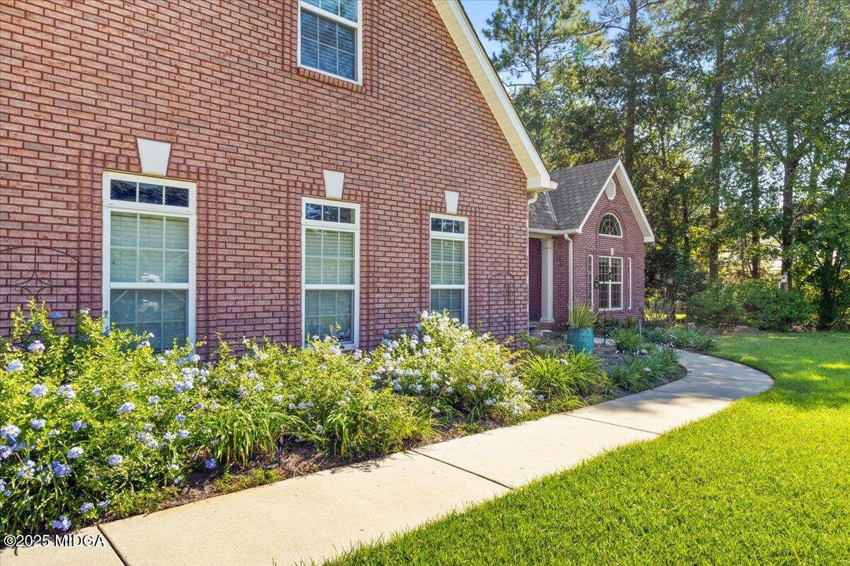 102 Seven Pines Court