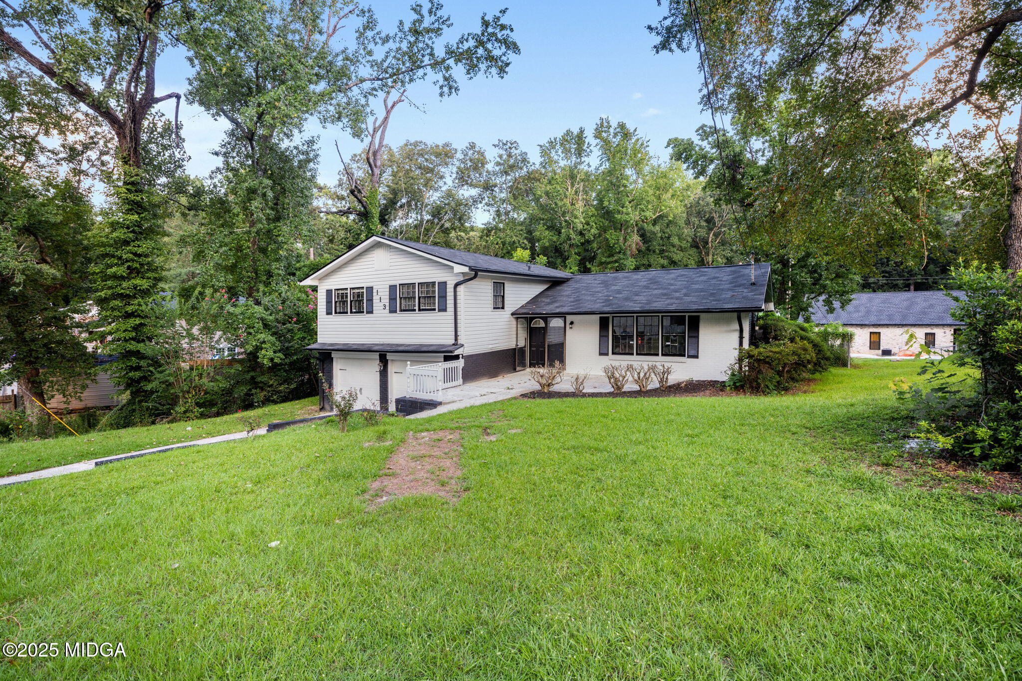 113 Colonial Road