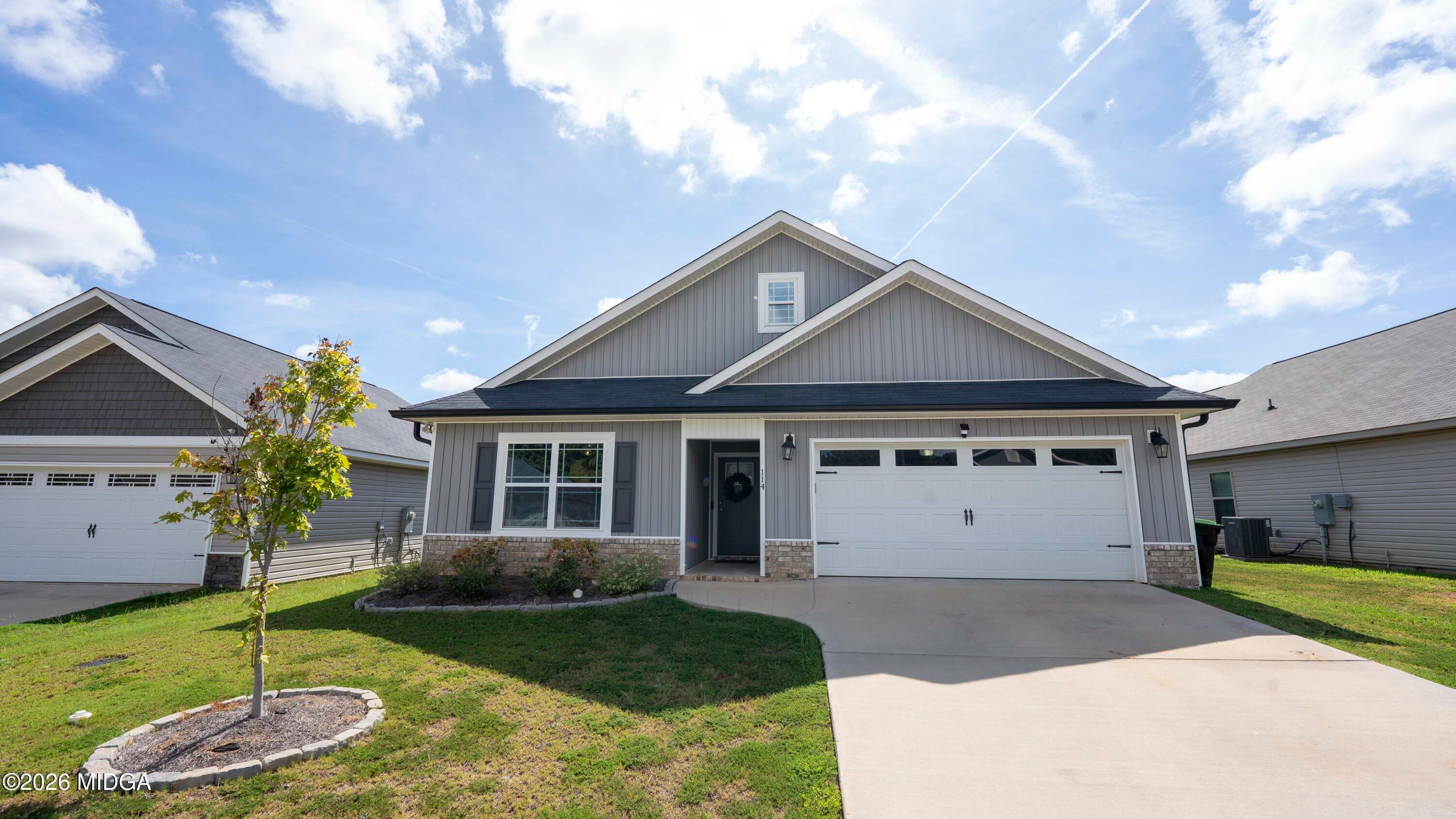 114 Red Tail Circle