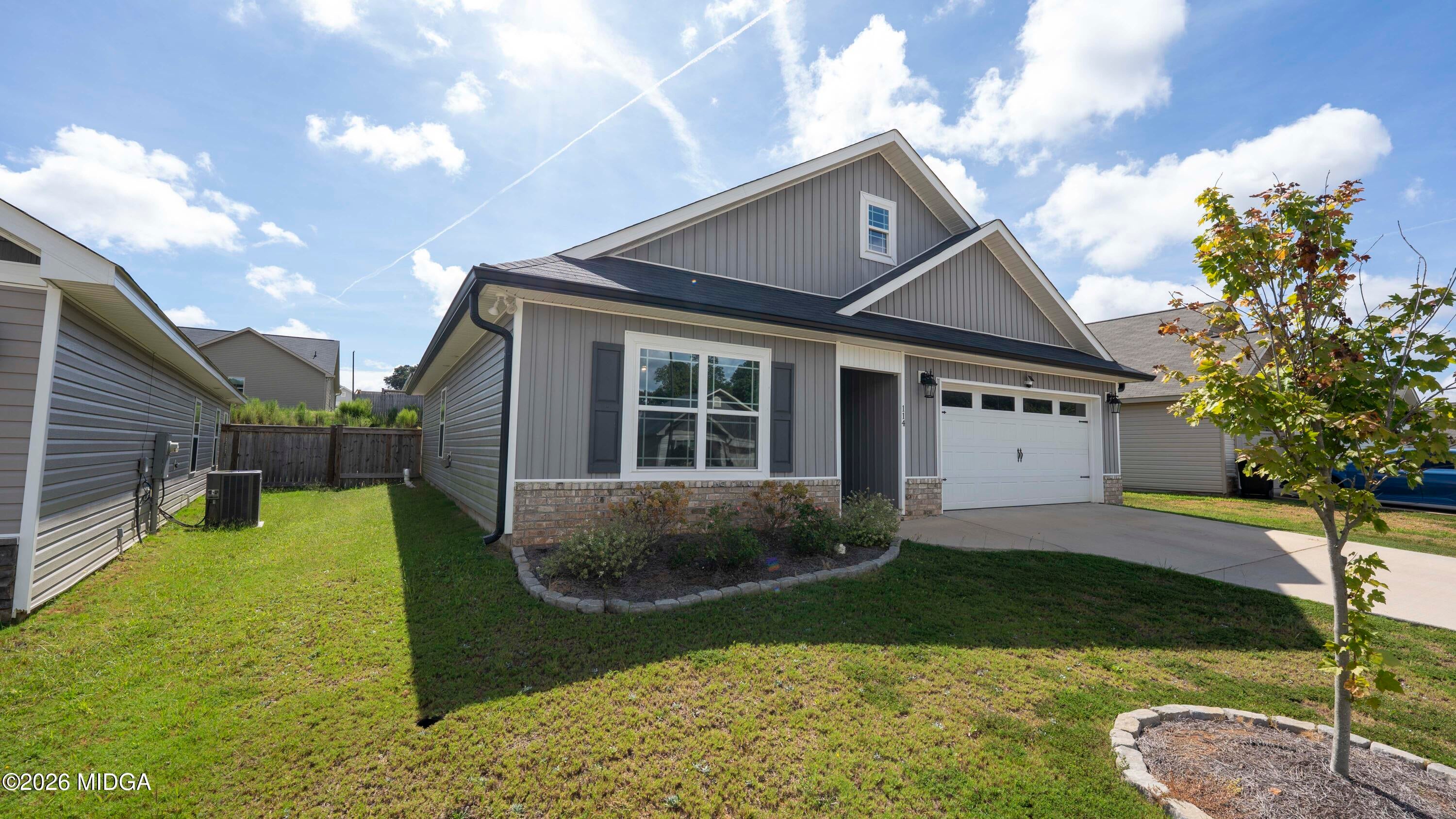 114 Red Tail Circle