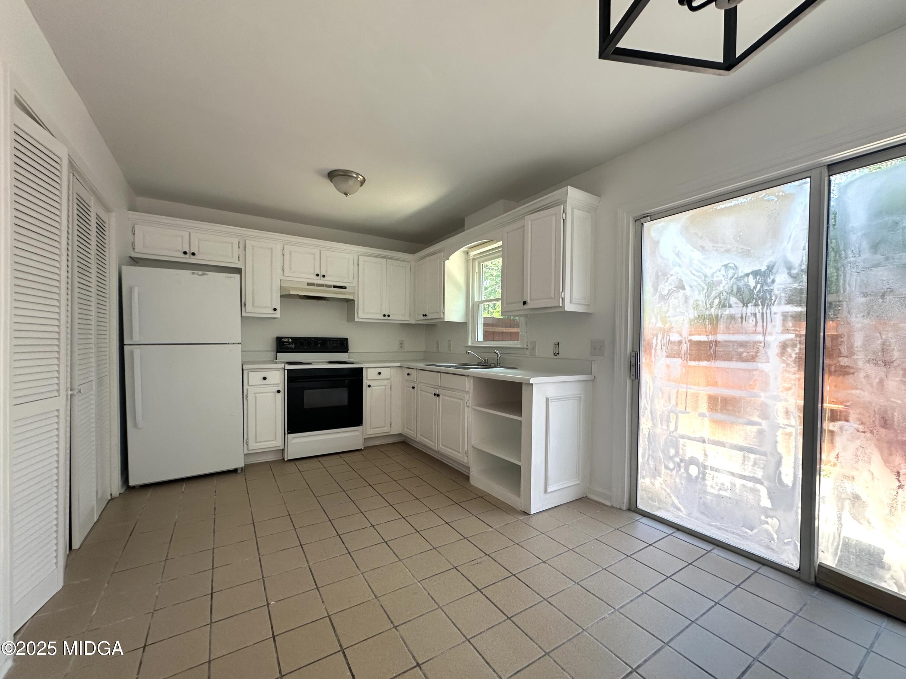 3182 Highpoint Drive