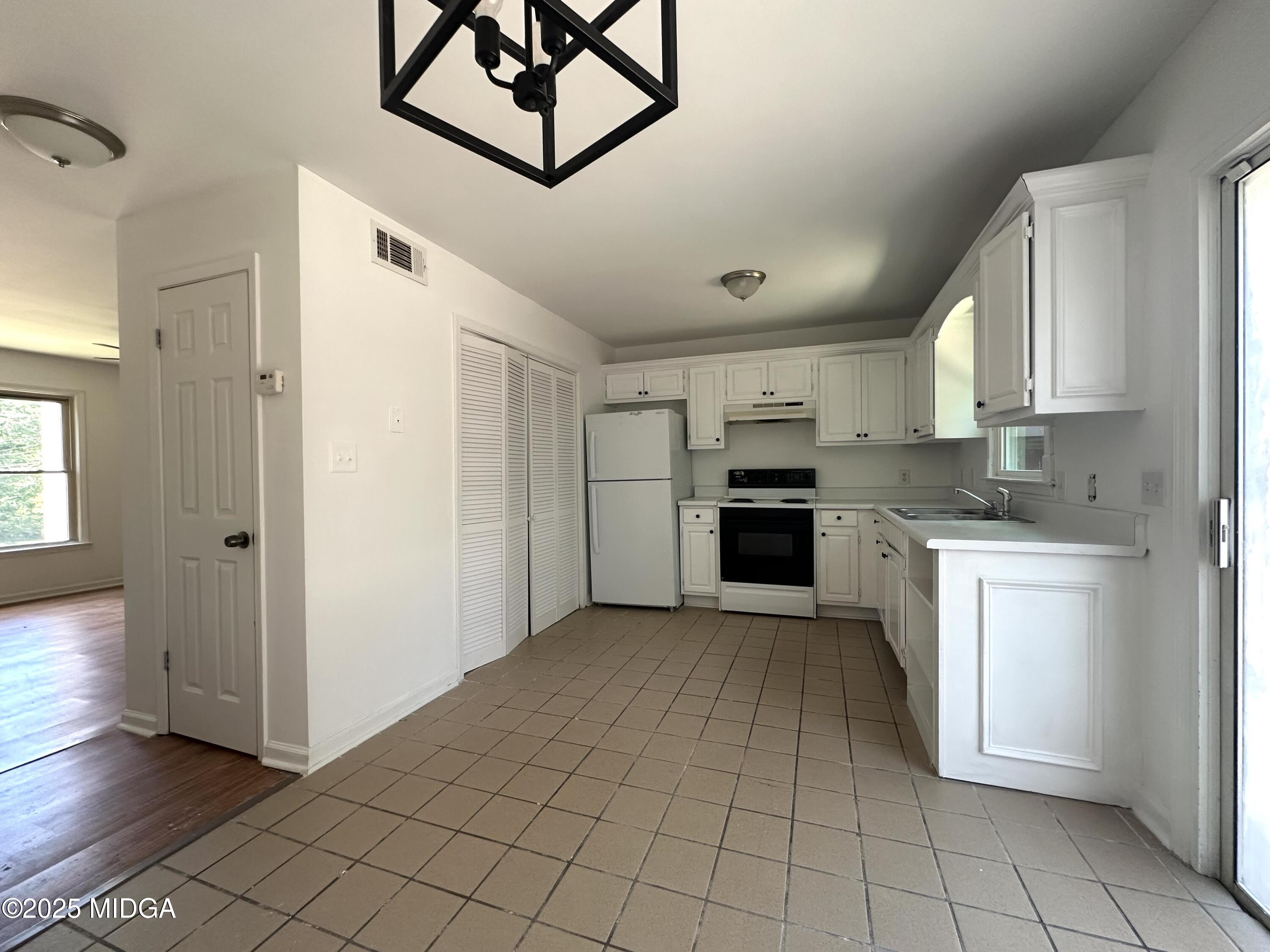 3182 Highpoint Drive