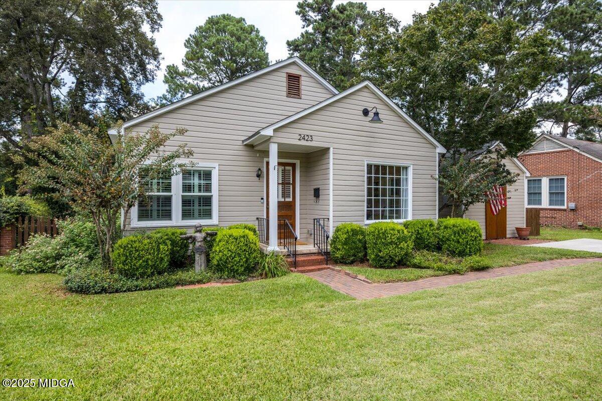 2423 Carlton Way