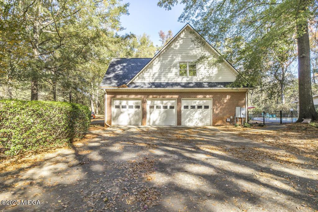 103 Howard Oaks Drive