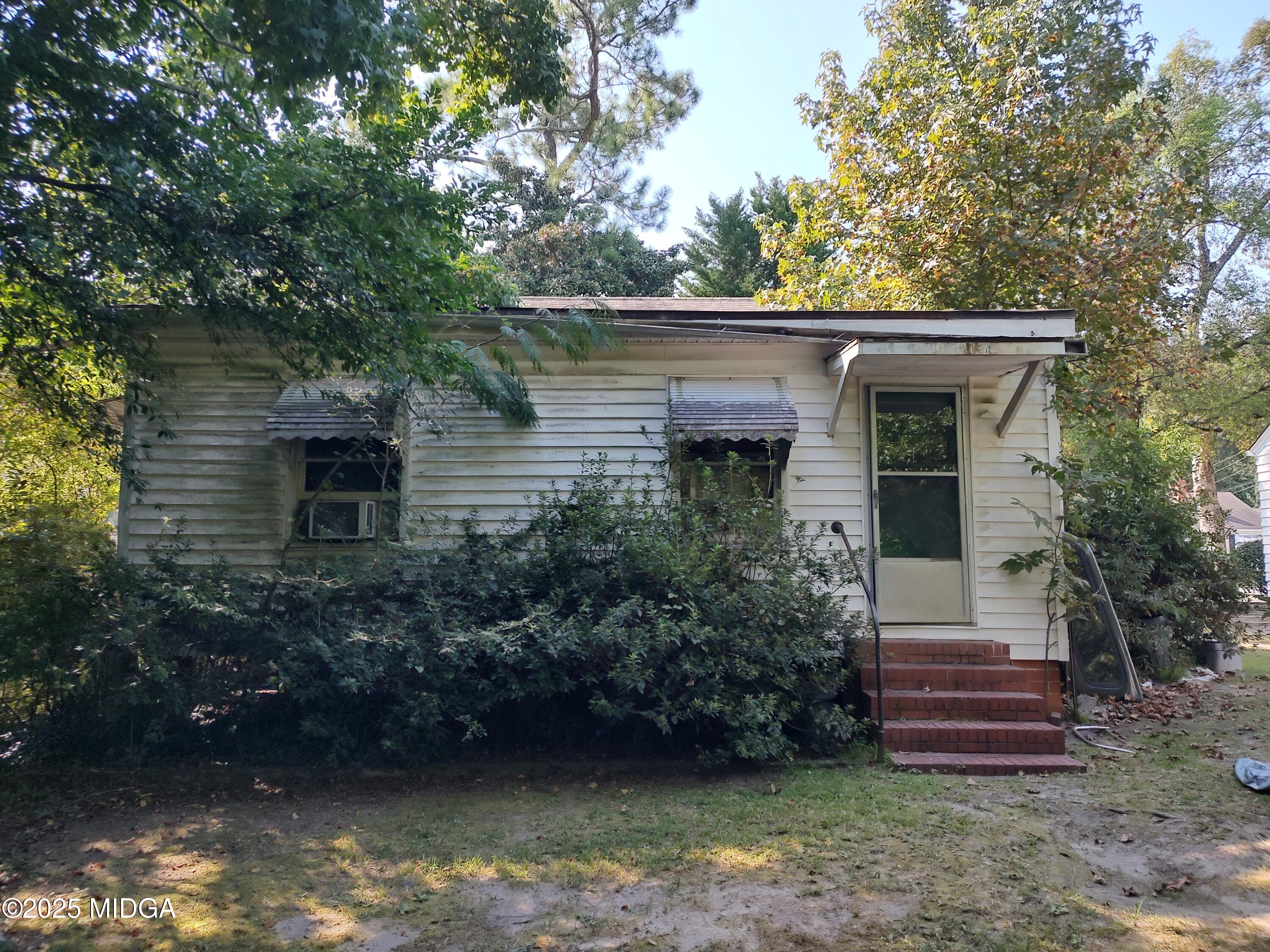1136 Mimosa Drive