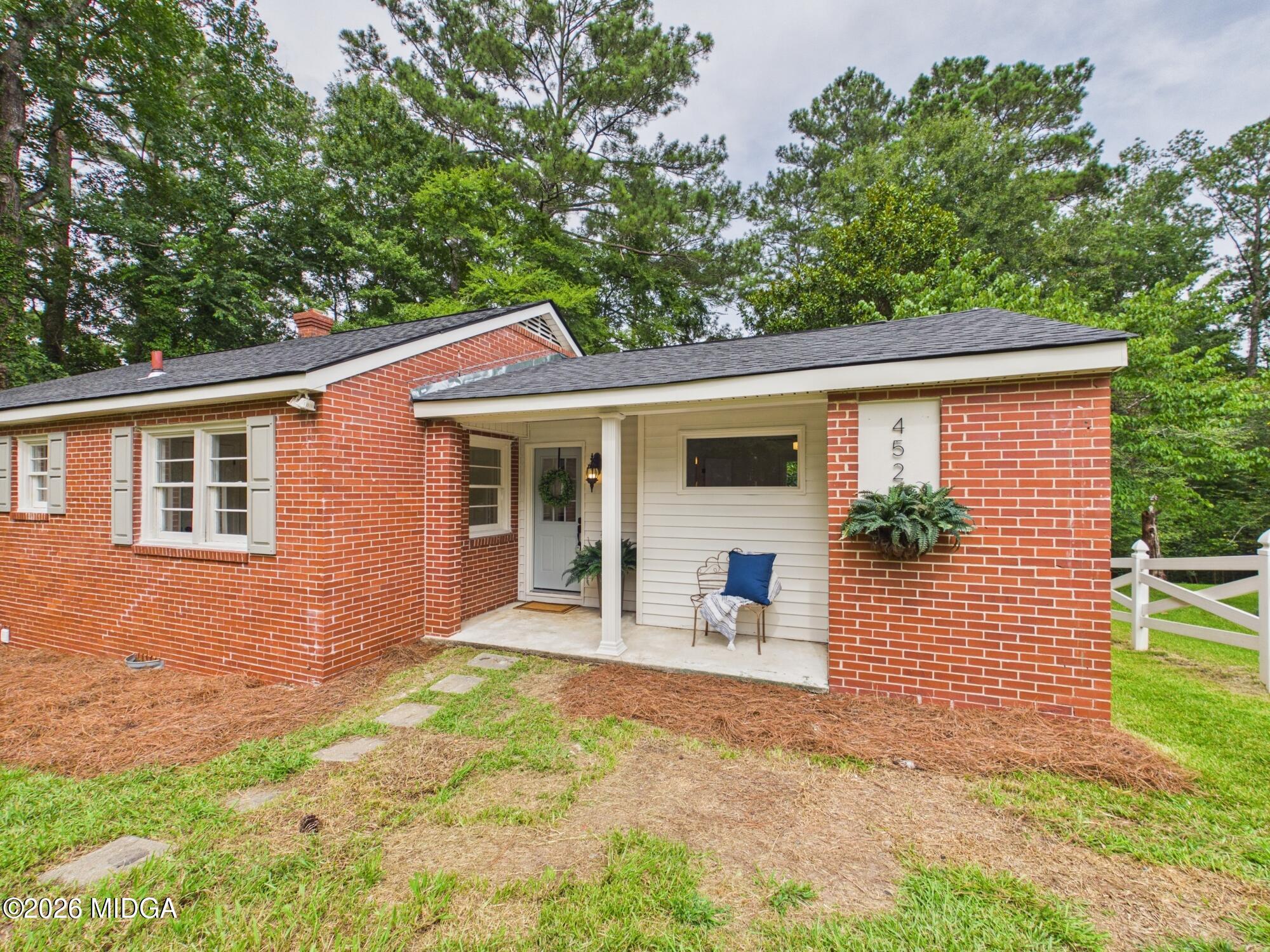 452 W Buford Road