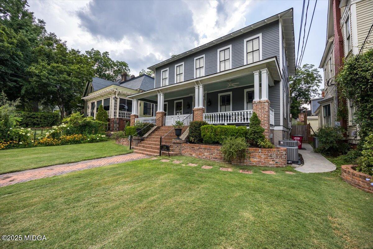 1119 Adams Street