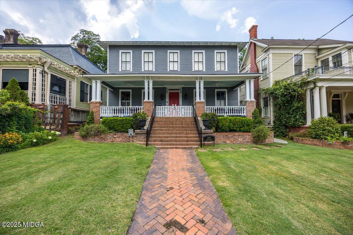 1119 Adams Street