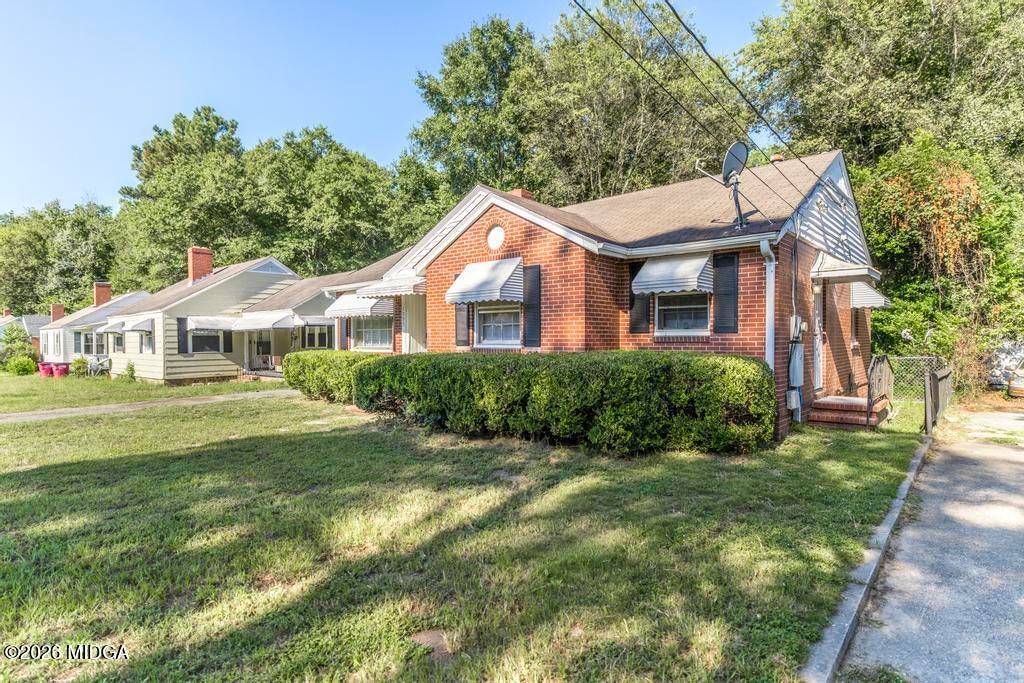 1095 Mimosa Drive