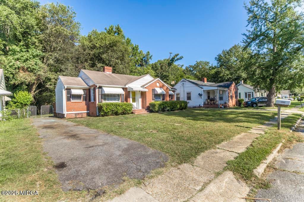1095 Mimosa Drive