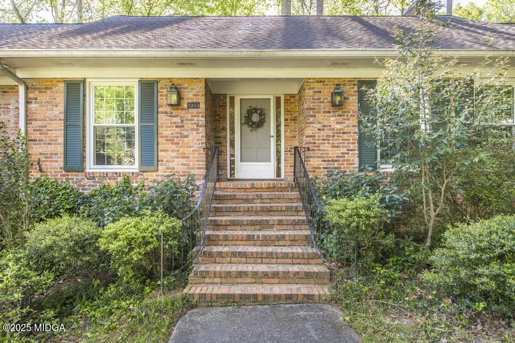 1933 Birchwood Way