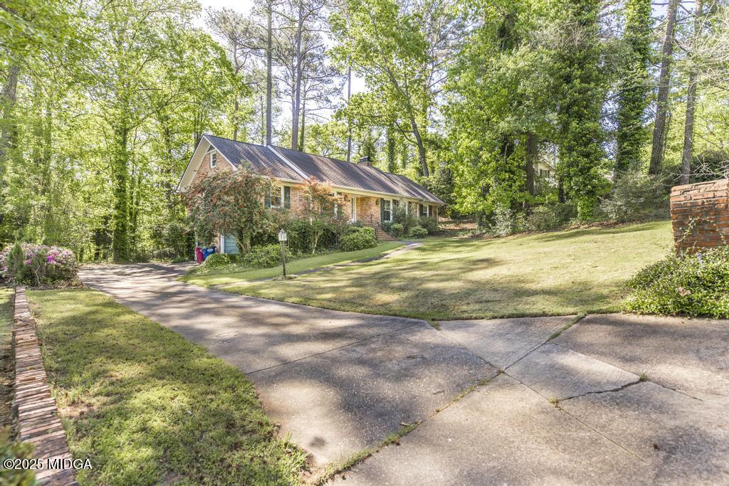 1933 Birchwood Way