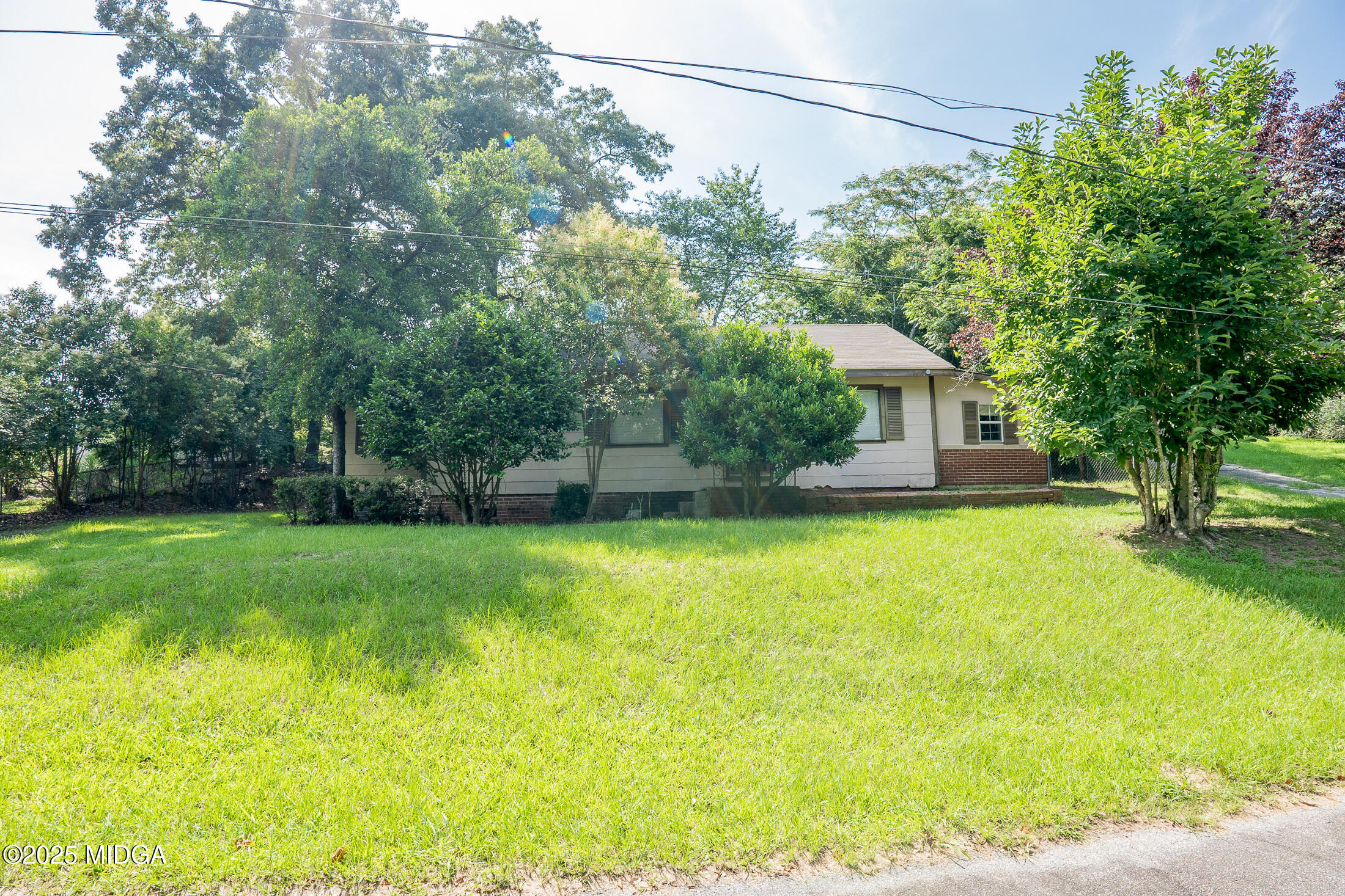 2750 Lakeshore Drive