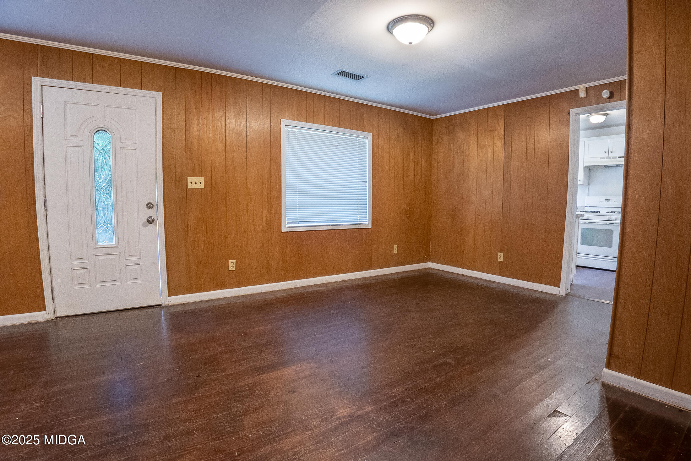 2750 Lakeshore Drive