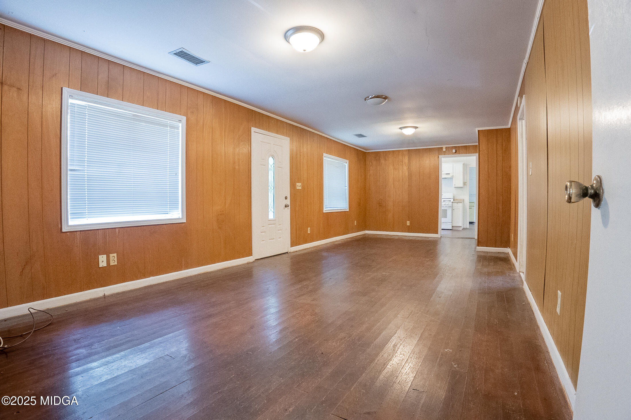 2750 Lakeshore Drive