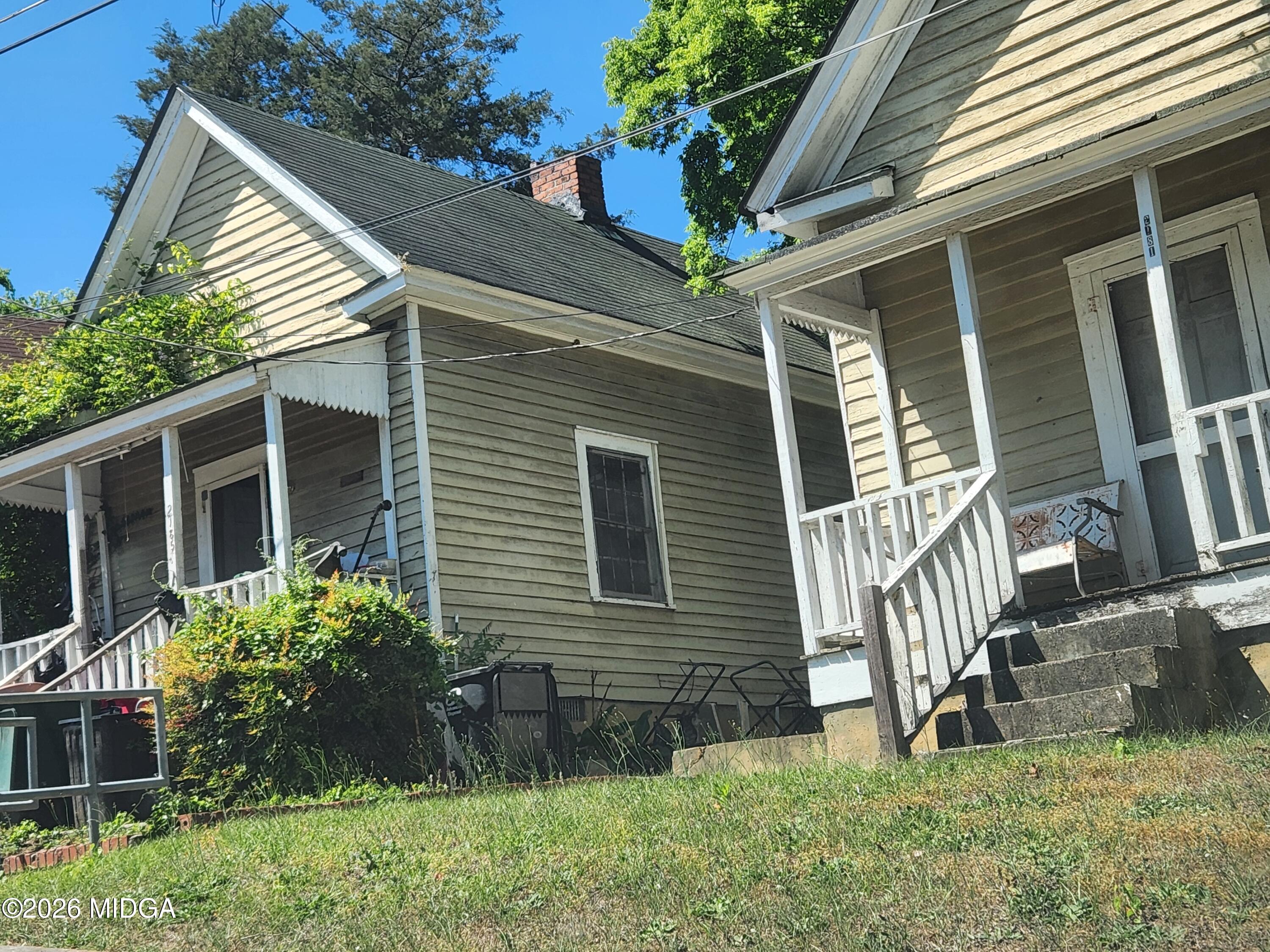 2185 Walnut Street
