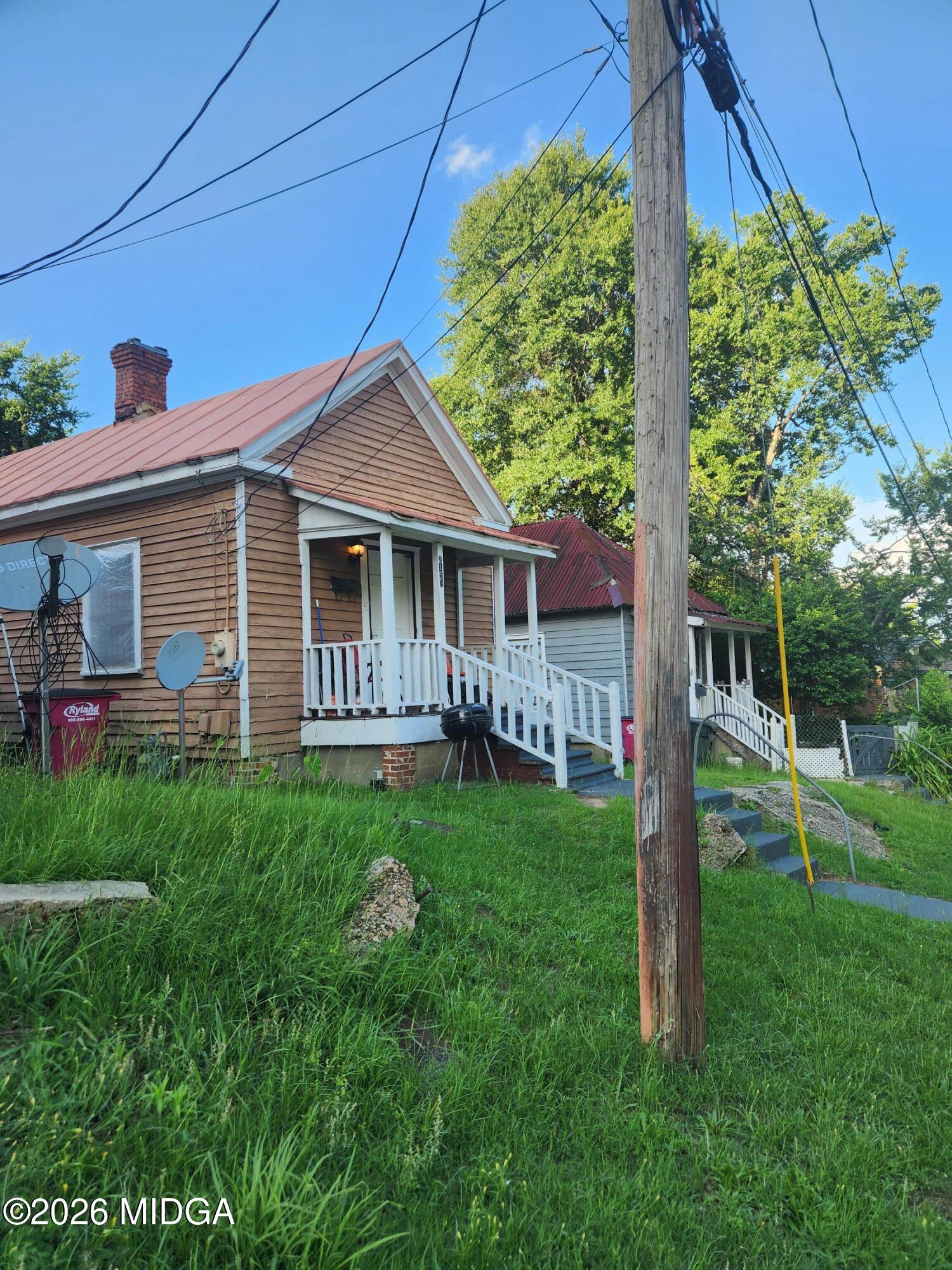 2185 Walnut Street