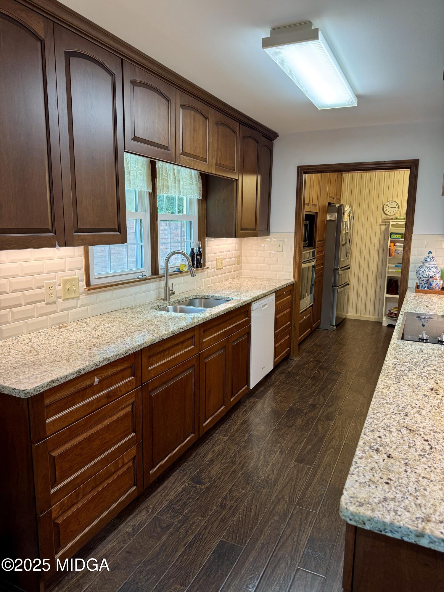 736 Valley Trail