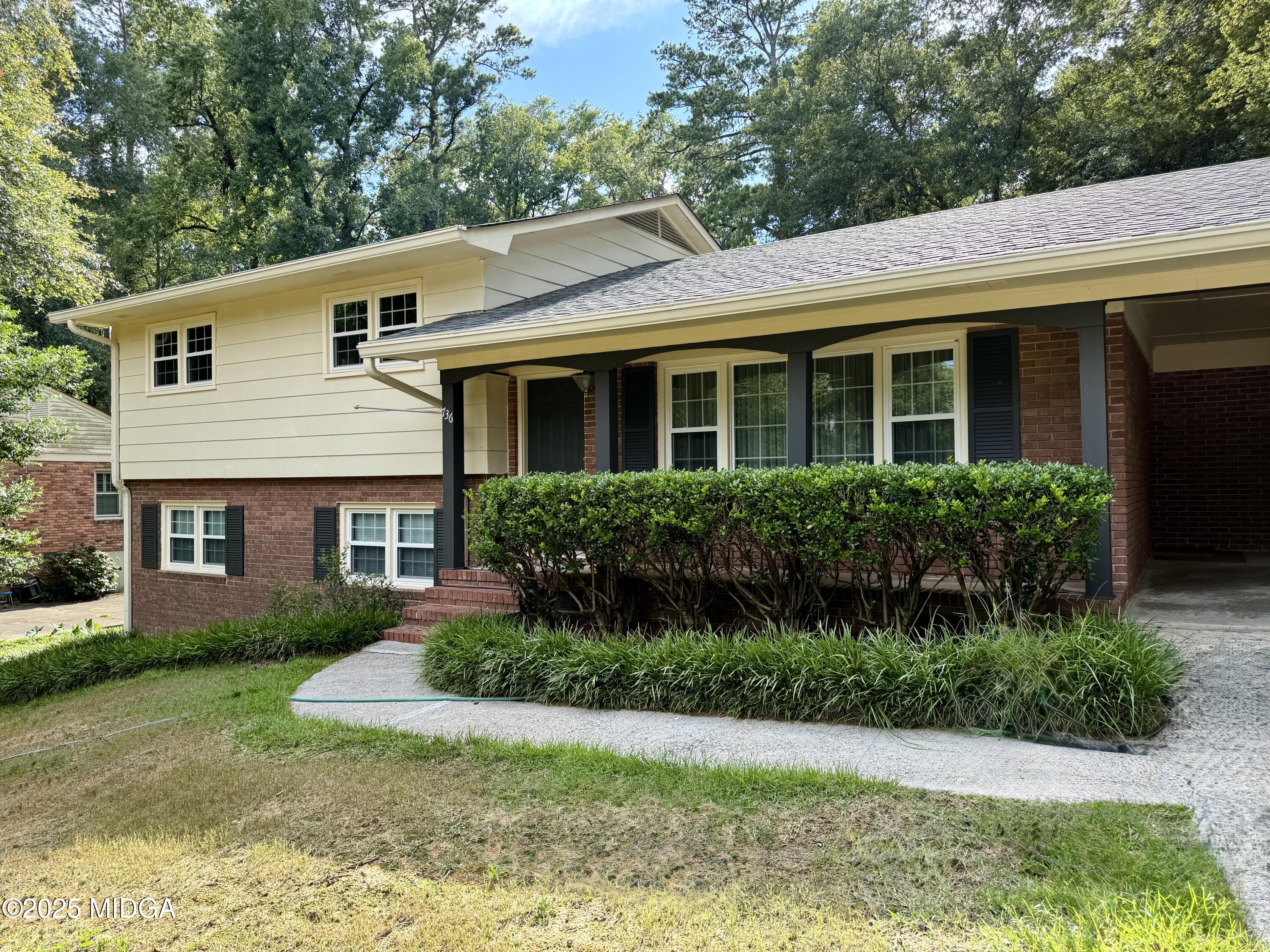 736 Valley Trail