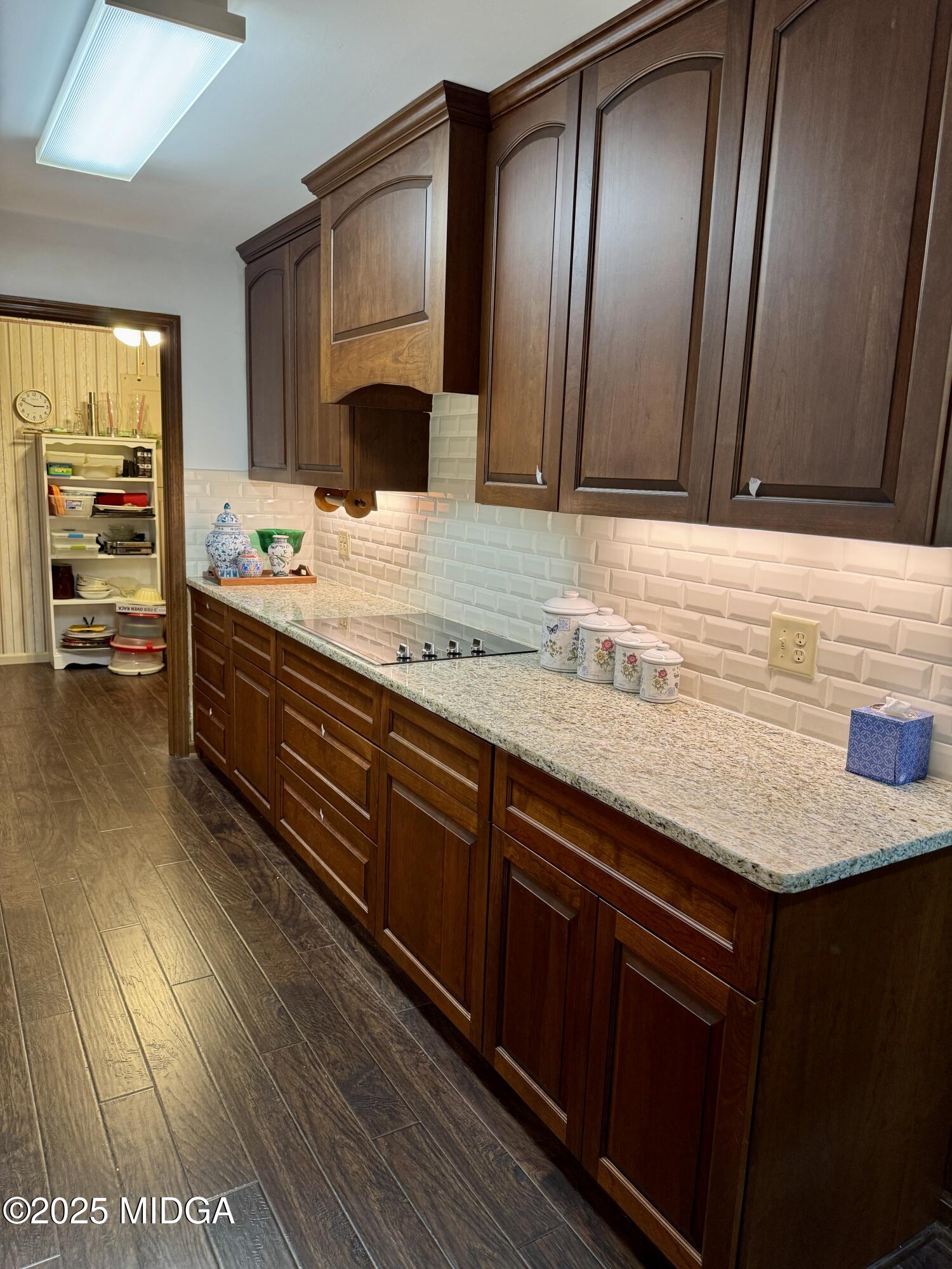 736 Valley Trail