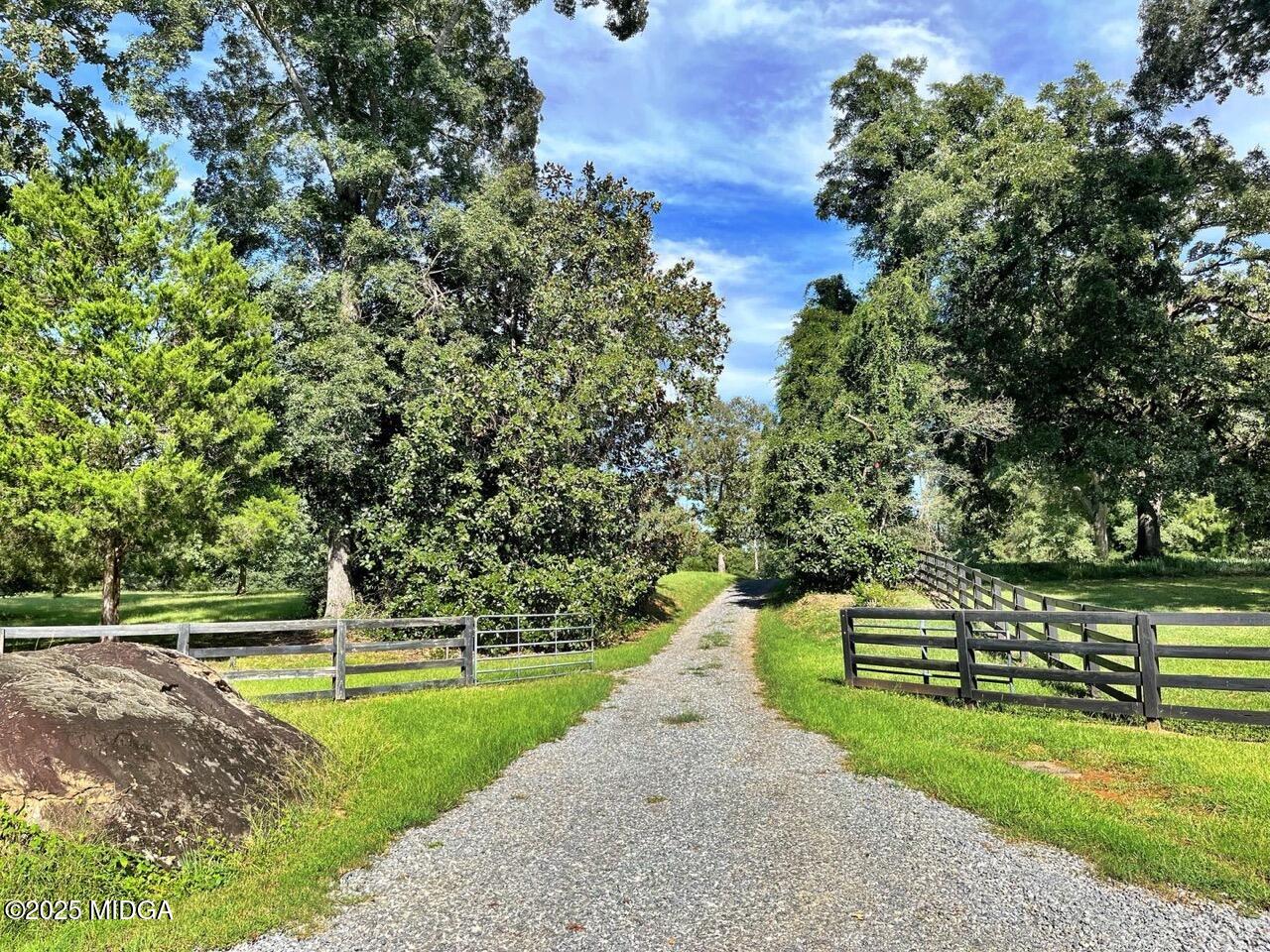 8757 estes rd Road