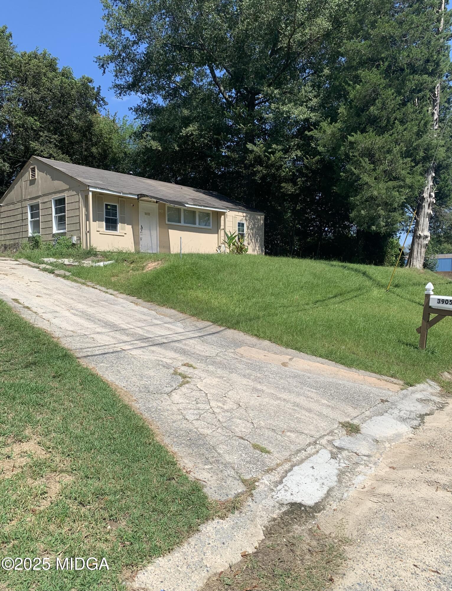 3905 Saint Charles Place