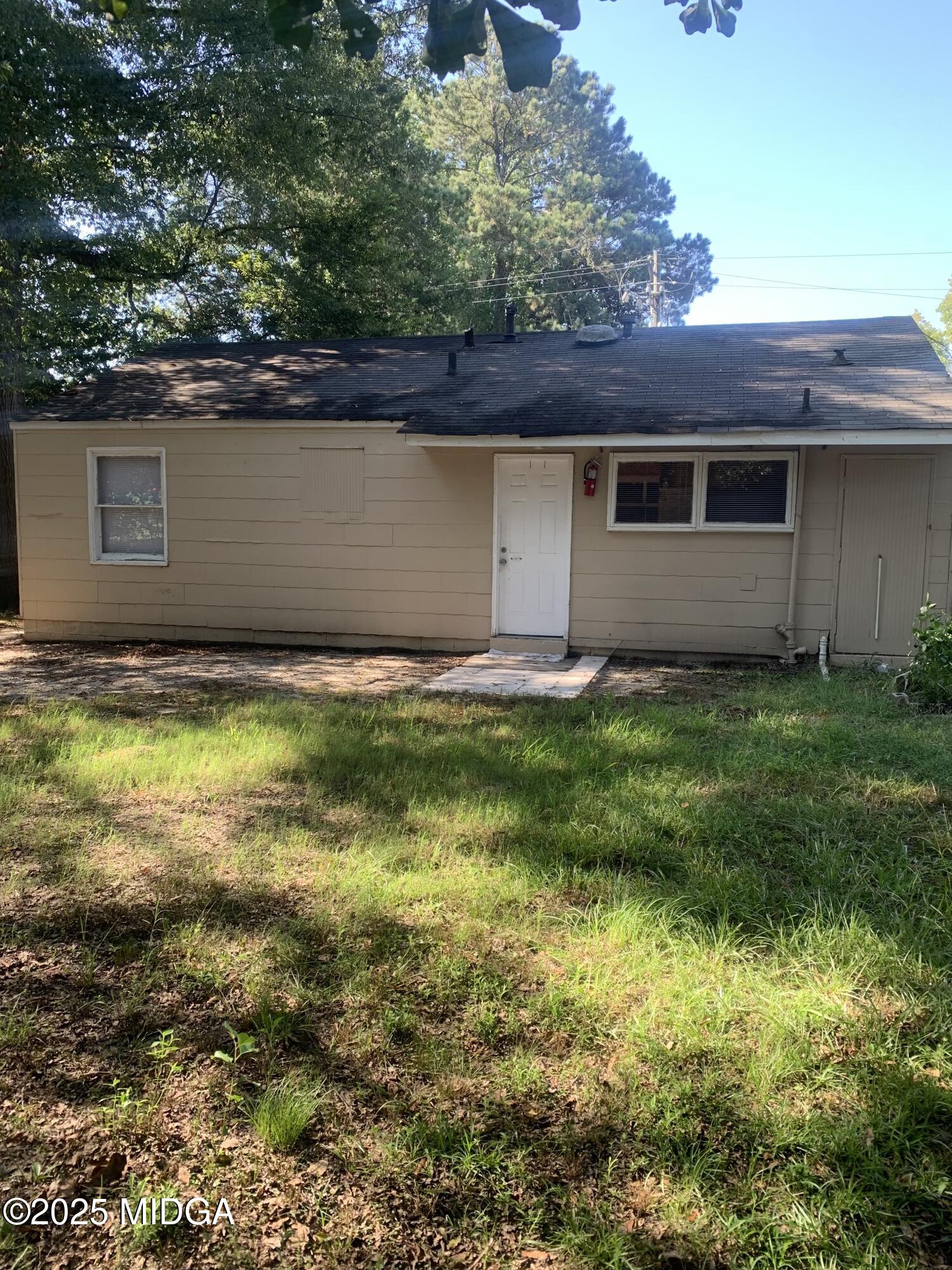 3905 Saint Charles Place