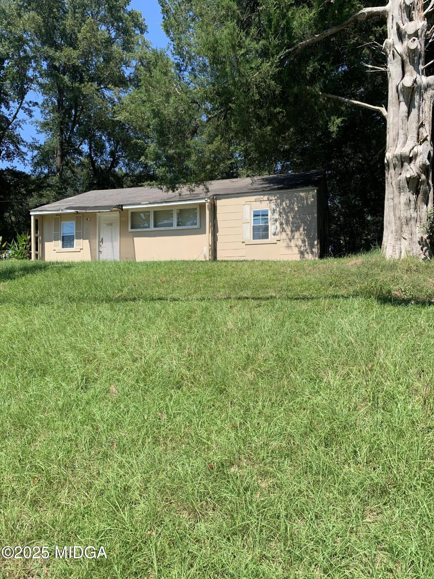 3905 Saint Charles Place